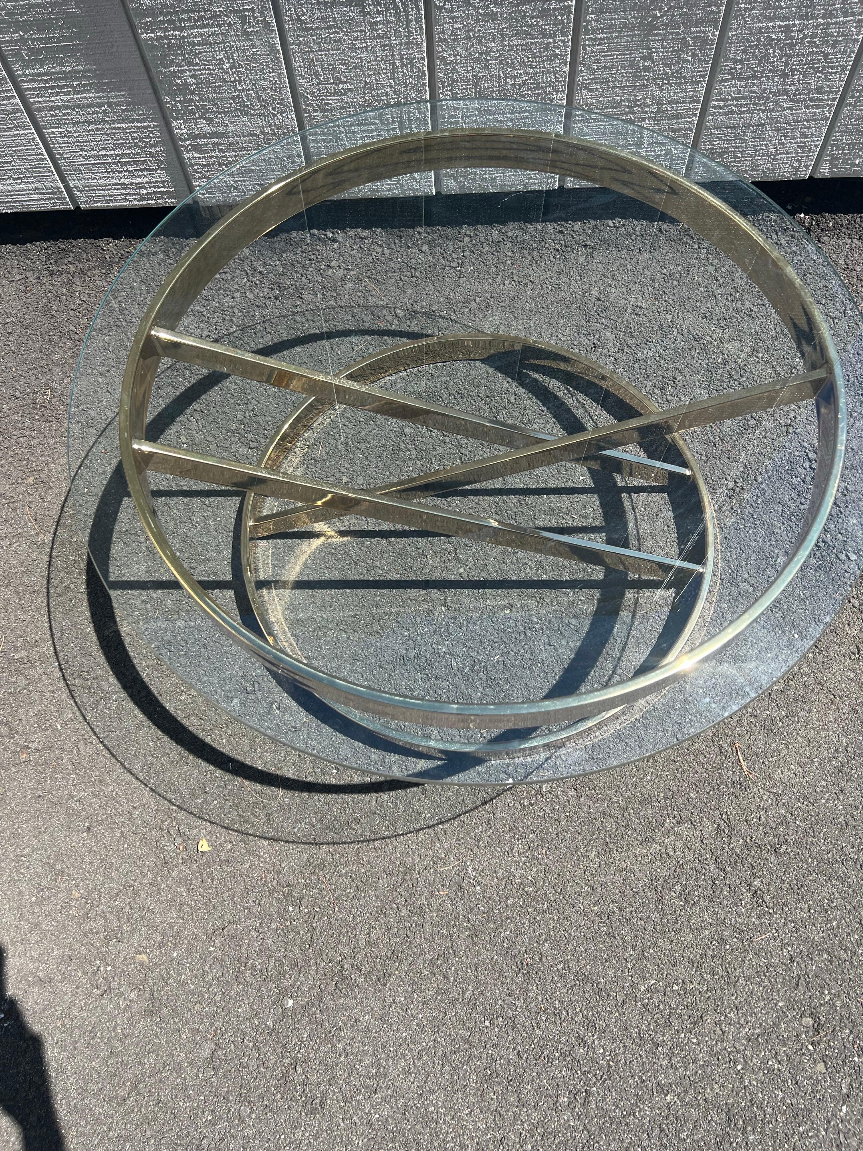 Milo Baughman Round Brass and Glass Table en vente 3