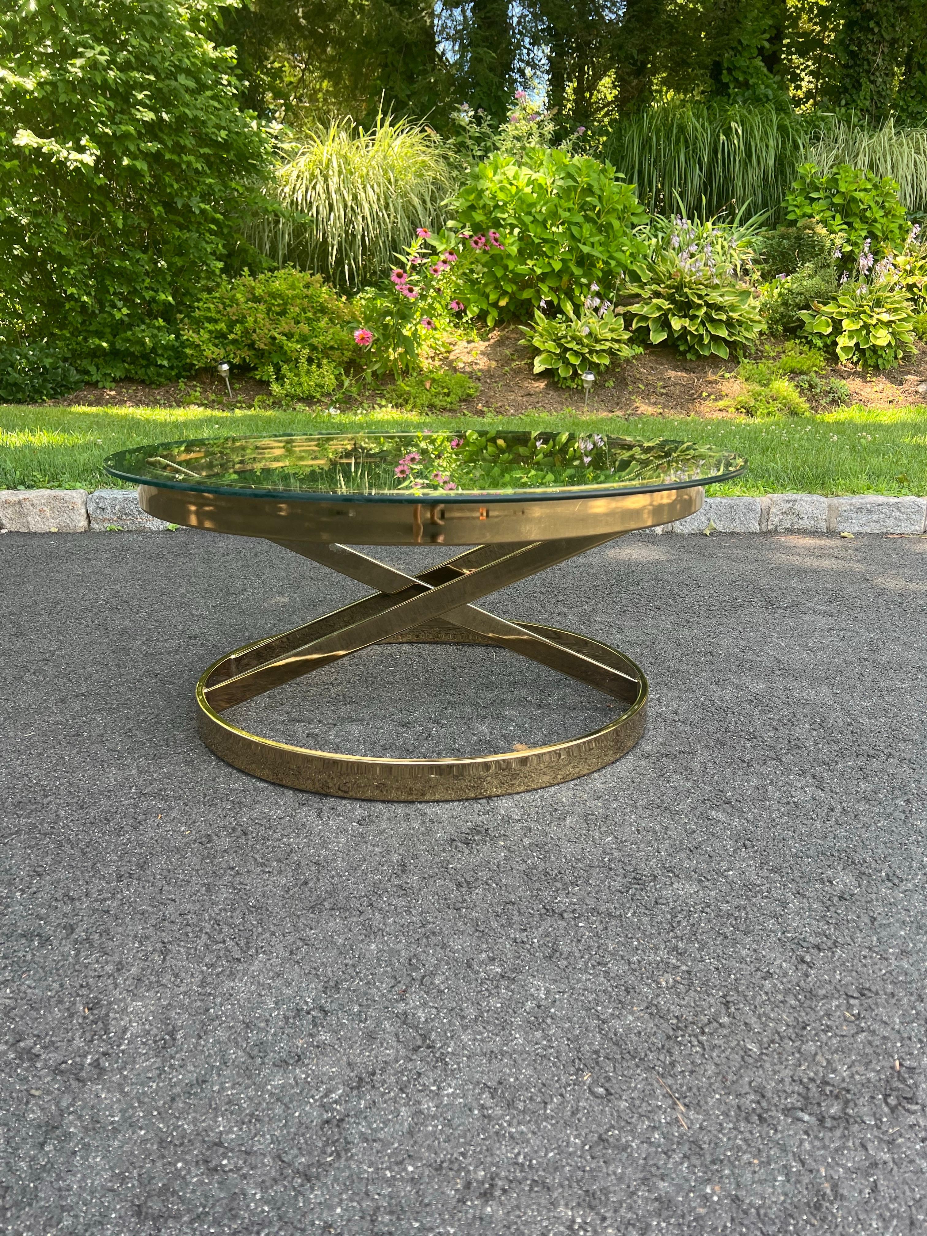 Milo Baughman Round Brass and Glass Table en vente 8
