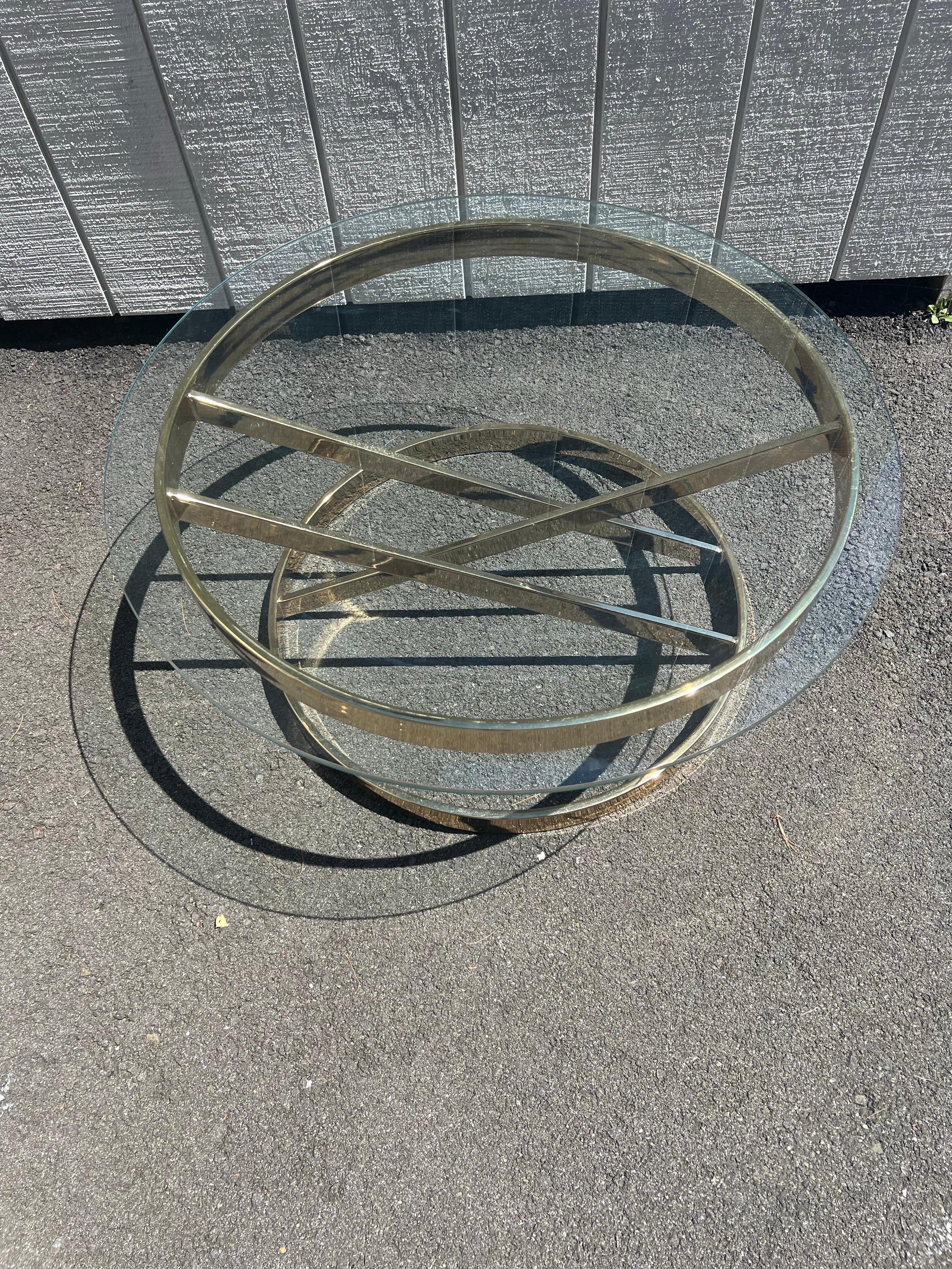 Milo Baughman Round Brass and Glass Table en vente 2