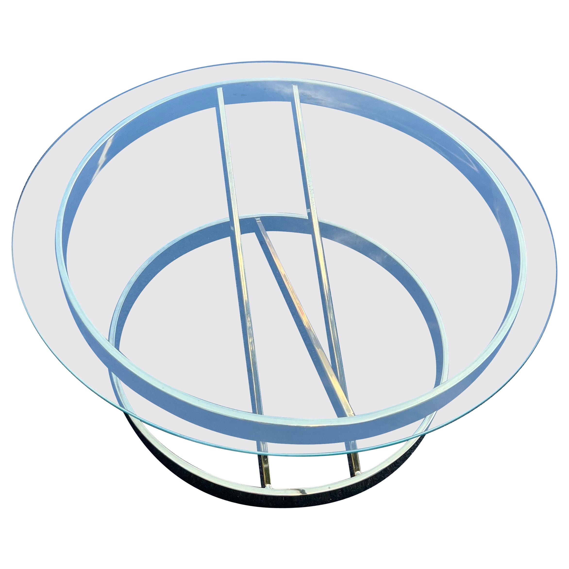 Milo Baughman Round Brass and Glass Table en vente