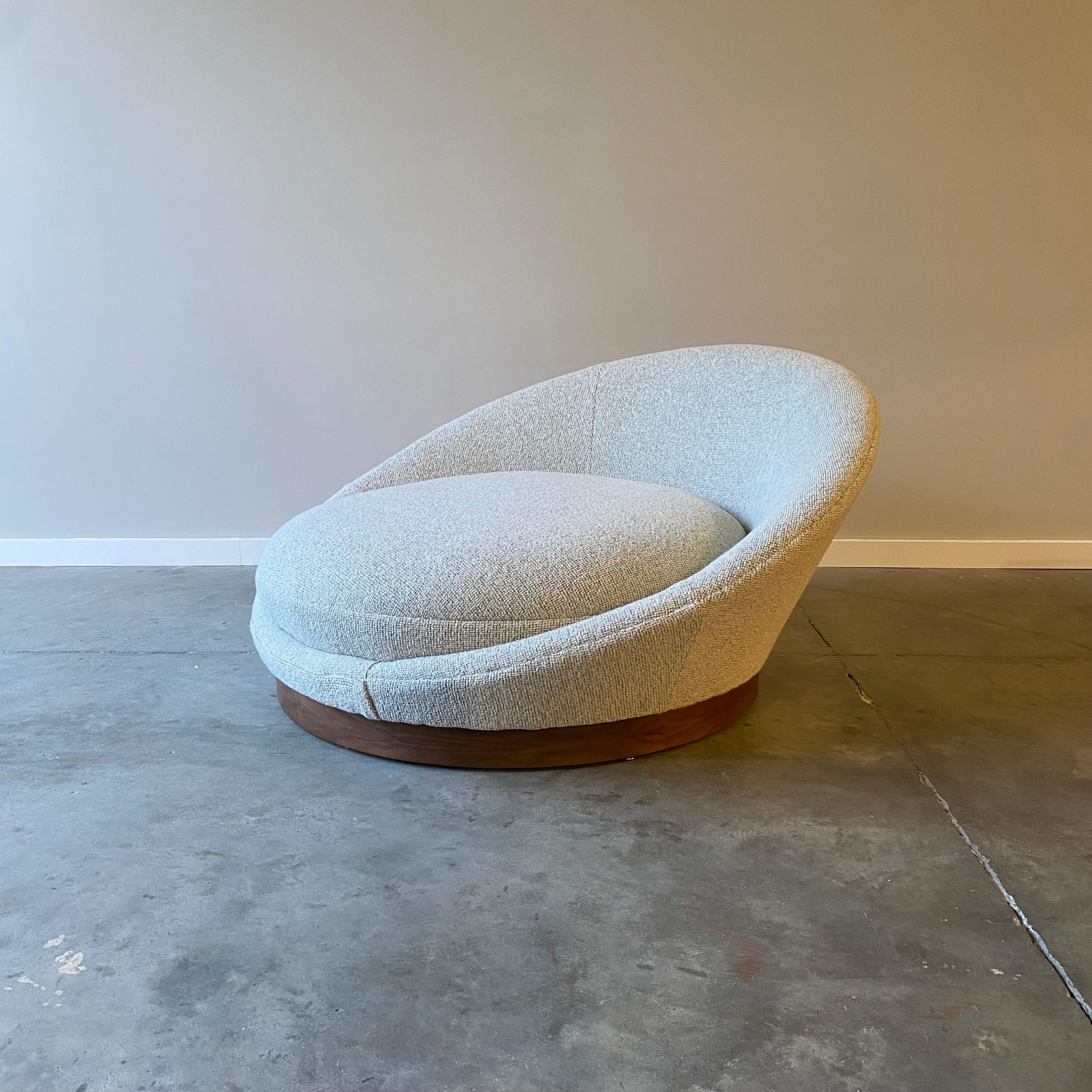 Milo Baughman Satellite Chaise In Excellent Condition In Raleigh, NC