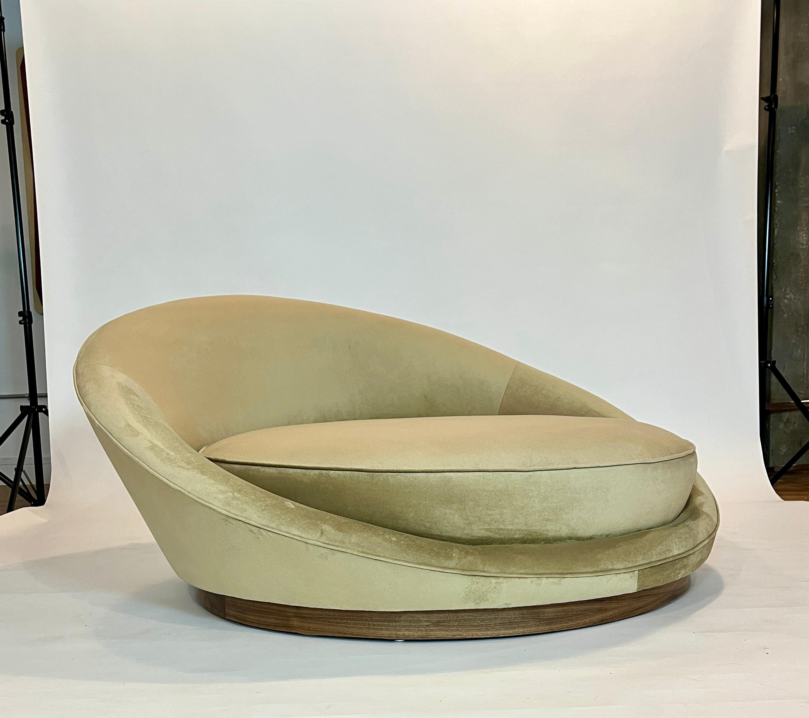 Milo Baughman Style Satellite Chaise In Good Condition In Chicago, IL