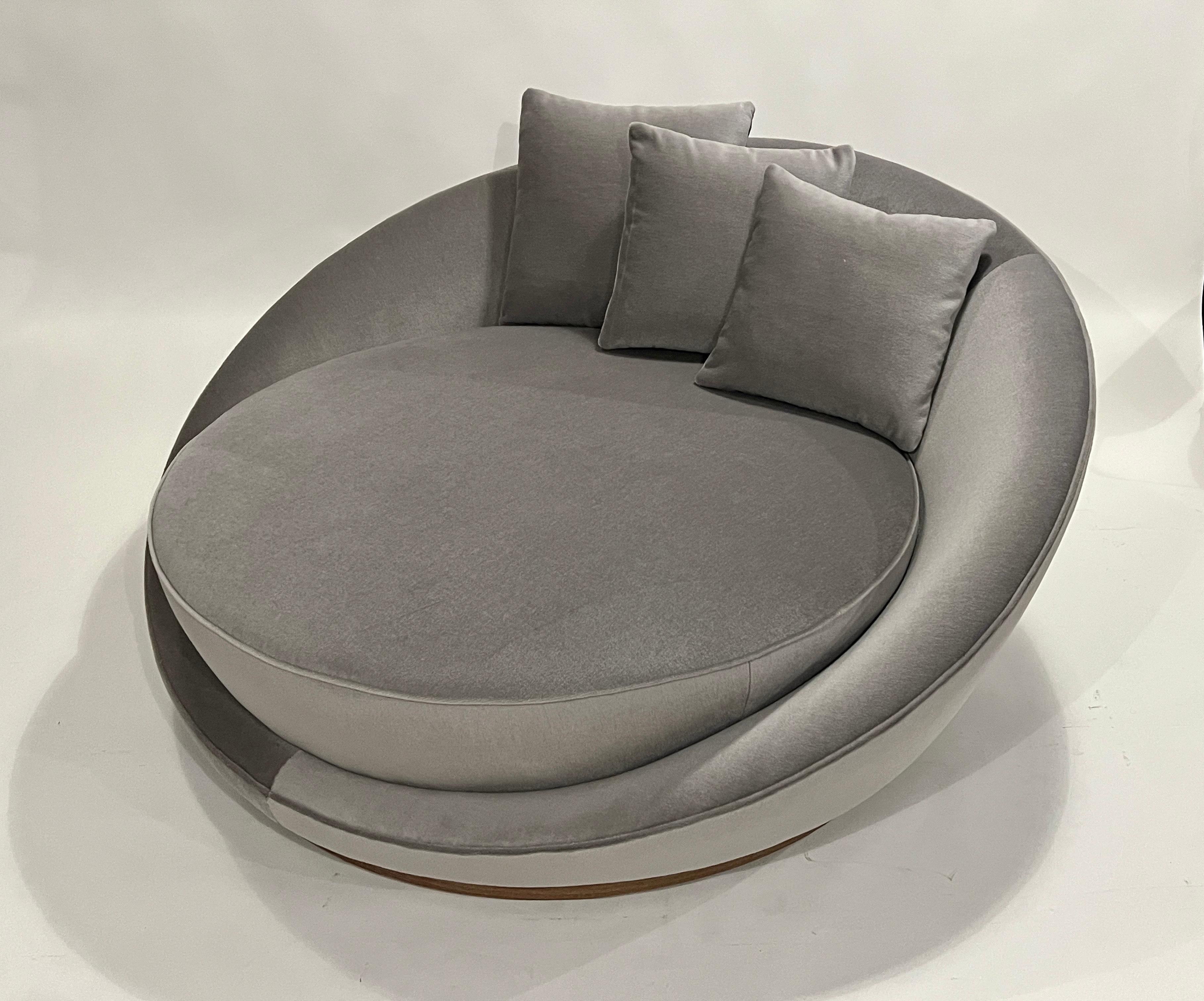 Milo Baughman Satellite Chaise In Excellent Condition For Sale In Chicago, IL