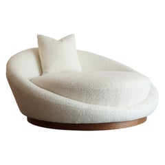 Milo Baughman Satellite Chaise Lounge in Boucle and Walnut, C. 1970s