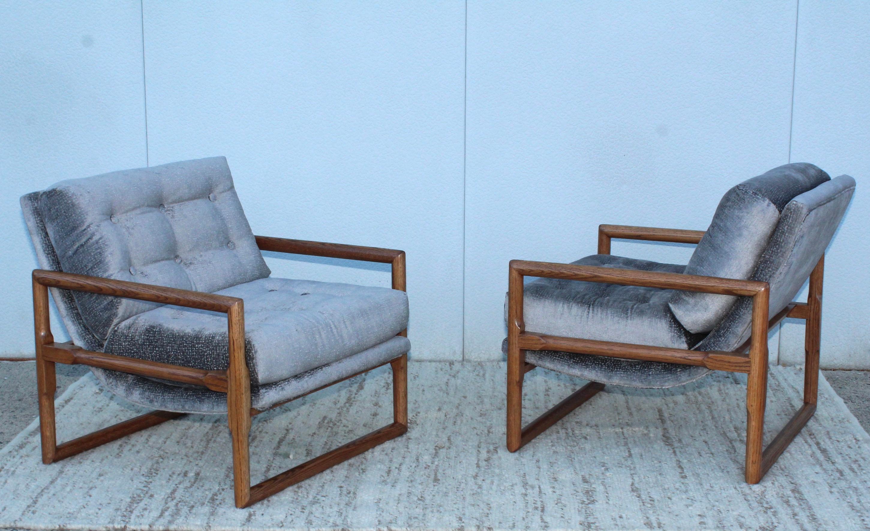 1960s Mid-Century Modern scoop seat lounge chairs with oak frame by Milo Baughman, newly restored and re-upholstered.