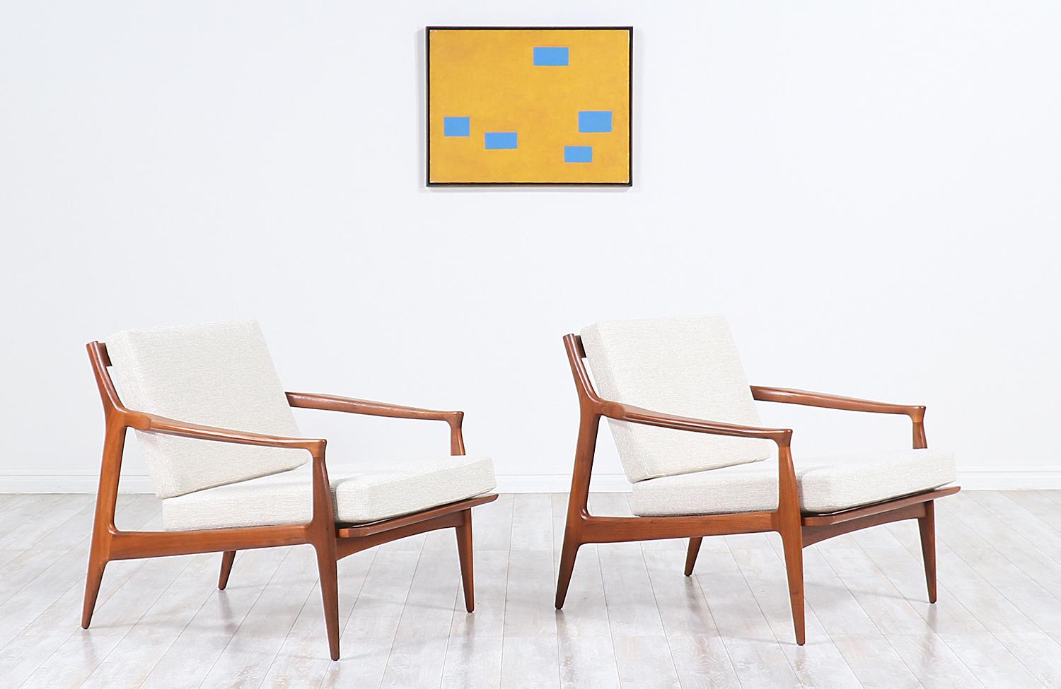 Stylish lounge chairs designed by American architect and designer Milo Baughman in collaboration with Thayer Coggin, who operated in the city of High Point, NC in the 1950s. These rare lounge chairs feature sculptural walnut wood frames that