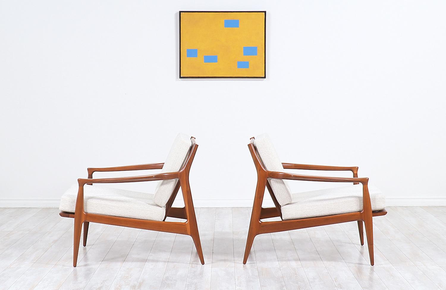 American Milo Baughman Sculpted Walnut Lounge Chairs for Thayer Coggin