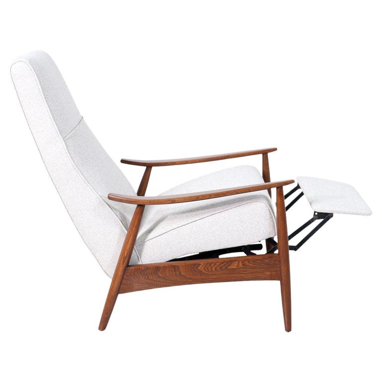 Milo Baughman Sculpted Walnut Reclining Chair for Thayer Coggin For Sale