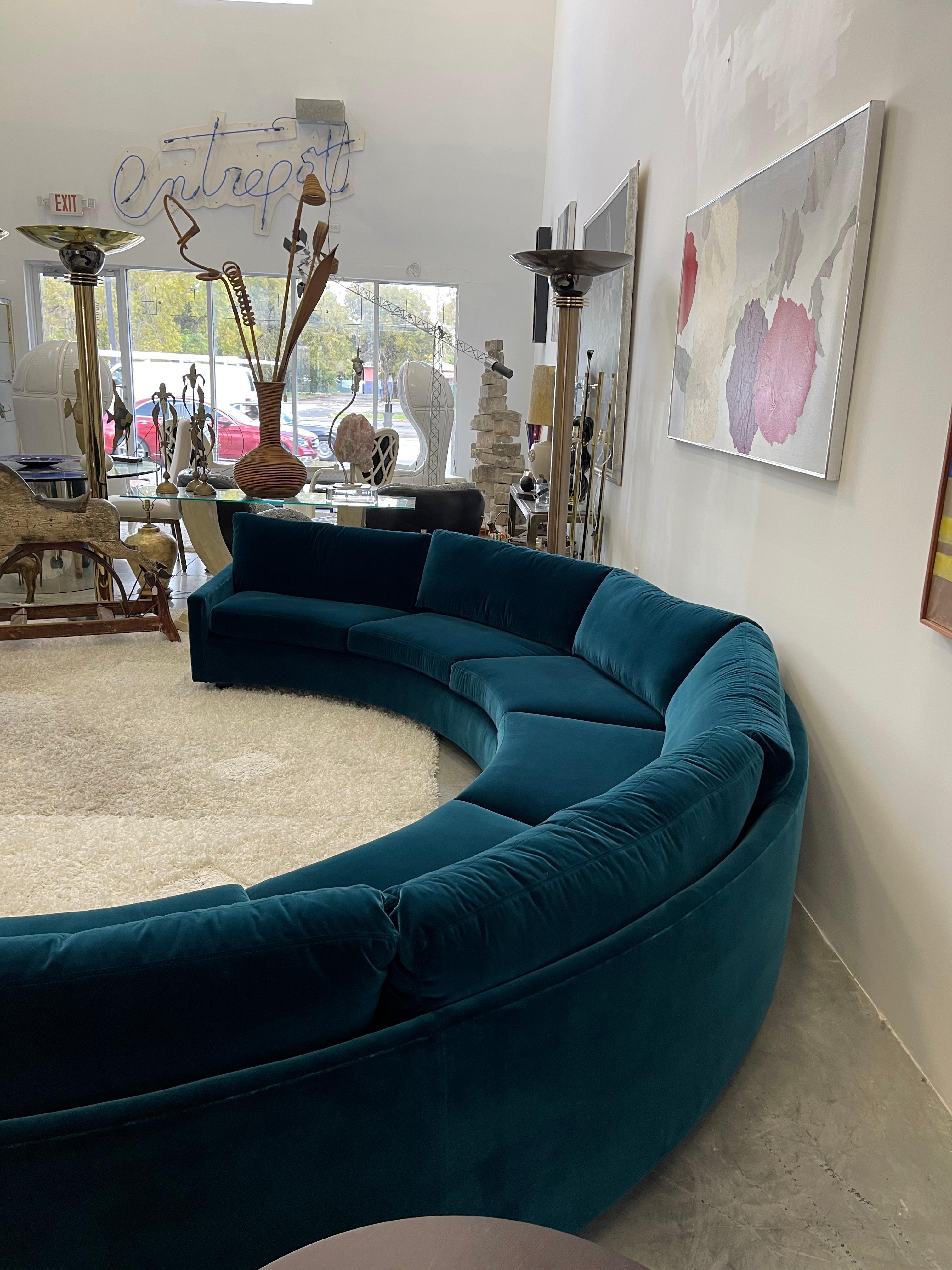 Milo Baughman sofa 


Beautiful iconic piece of design. 1970s Milo Baughman sectional sofa in excellent condition.
This sectional sofa has been professionally reupholstered in a beautiful blue velvet, and new cushions were made for it.
This