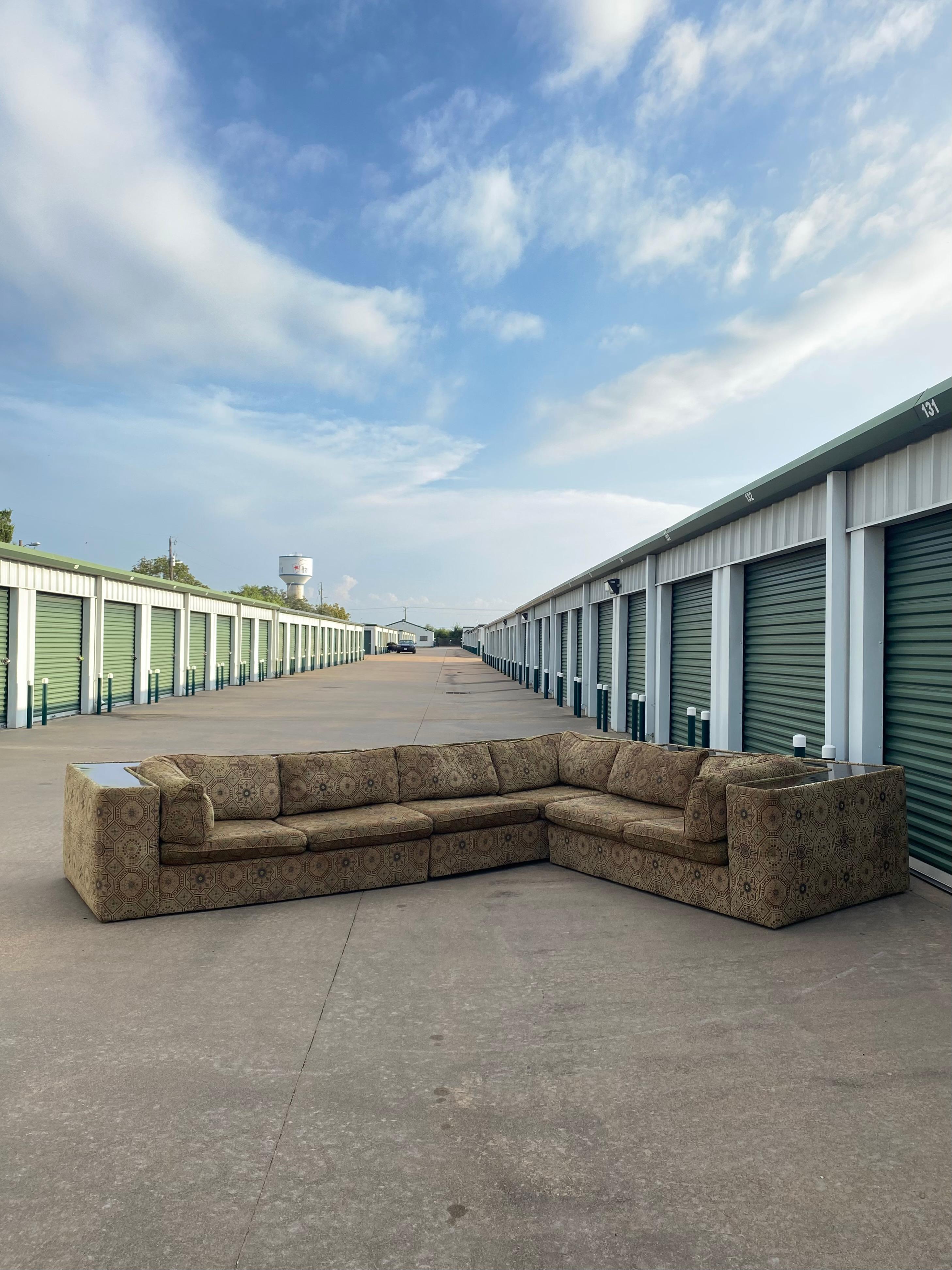 Milo Baughman Sectional Sofa with Incorporated Table Ledge In Distressed Condition In Round Top, TX