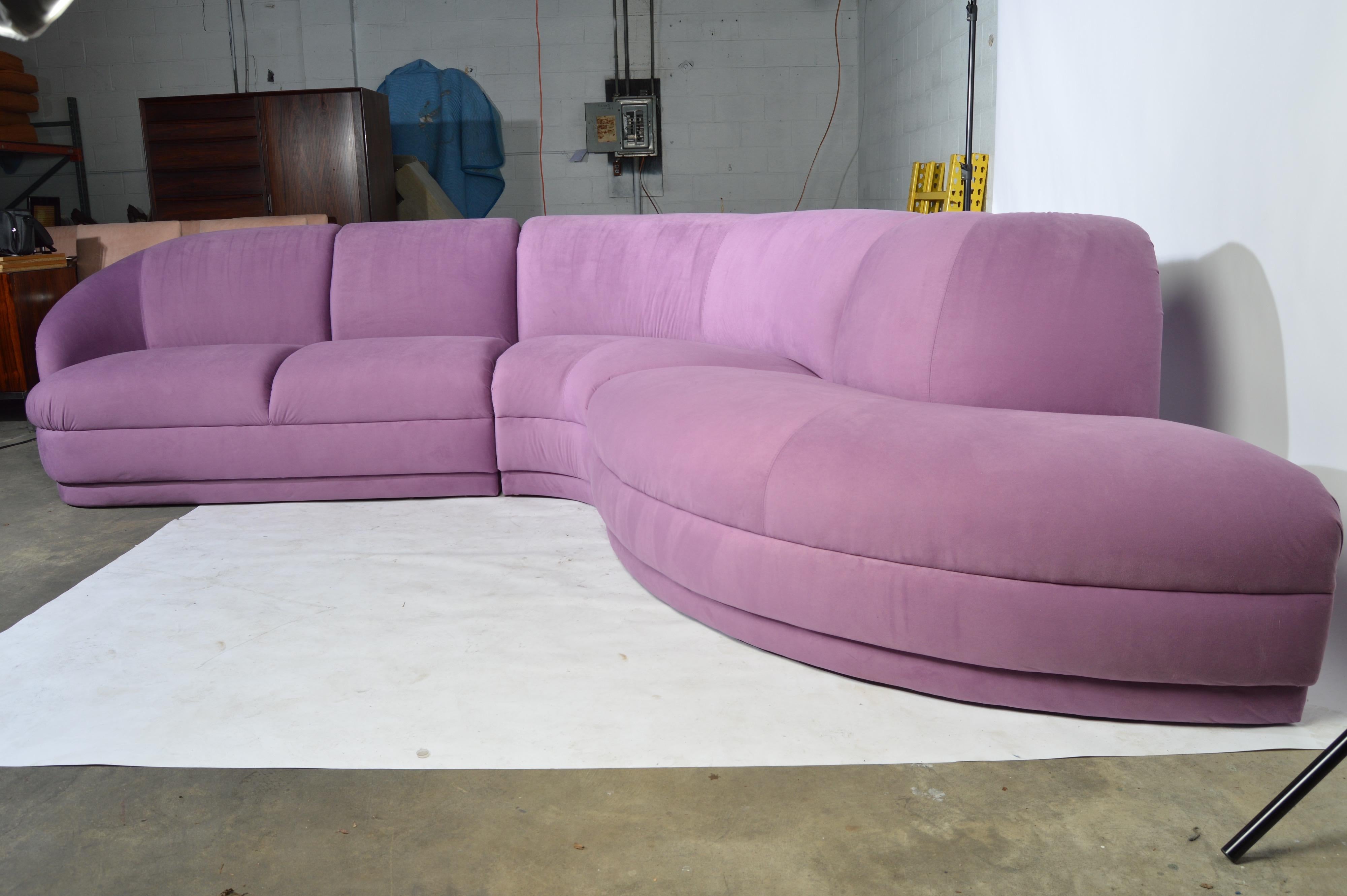 A stunning 3 piece serpentine sectional sofa designed by Milo Baughman having plum microsuede upholstery that has been professionally cleaned.
Manufactured in the 1980s. Solid construction with buoyant cushions. This sofa sat in the “Piano