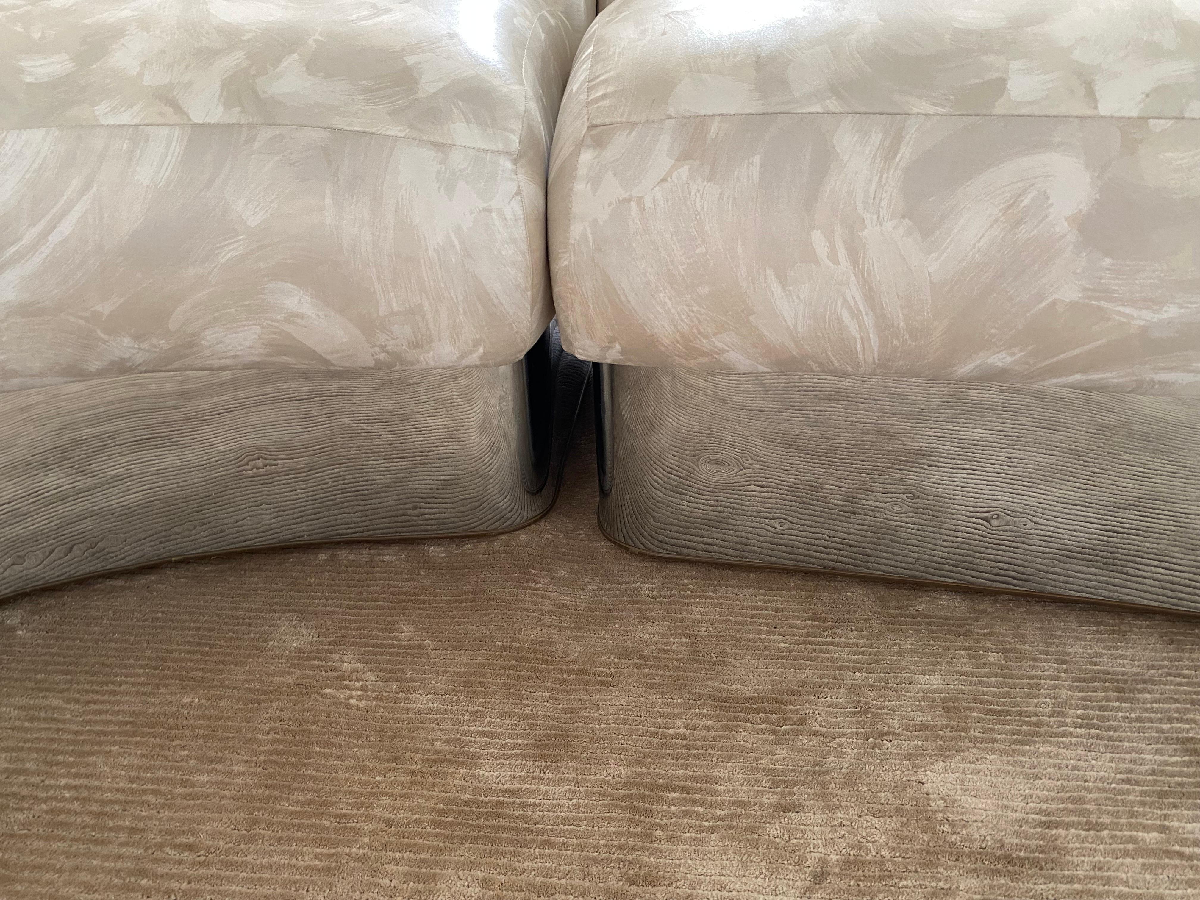 Milo Baughman Serpintine-Sofa mit Untergestell für Thayer Coggin im Zustand „Gut“ in Philadelphia, PA