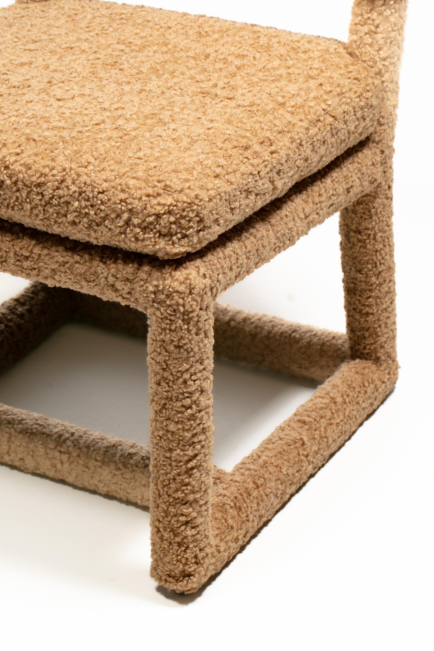 Milo Baughman Juego de 8 Sillas de Comedor Parsons en Bouclé Latte by Thayer Coggin en venta 7