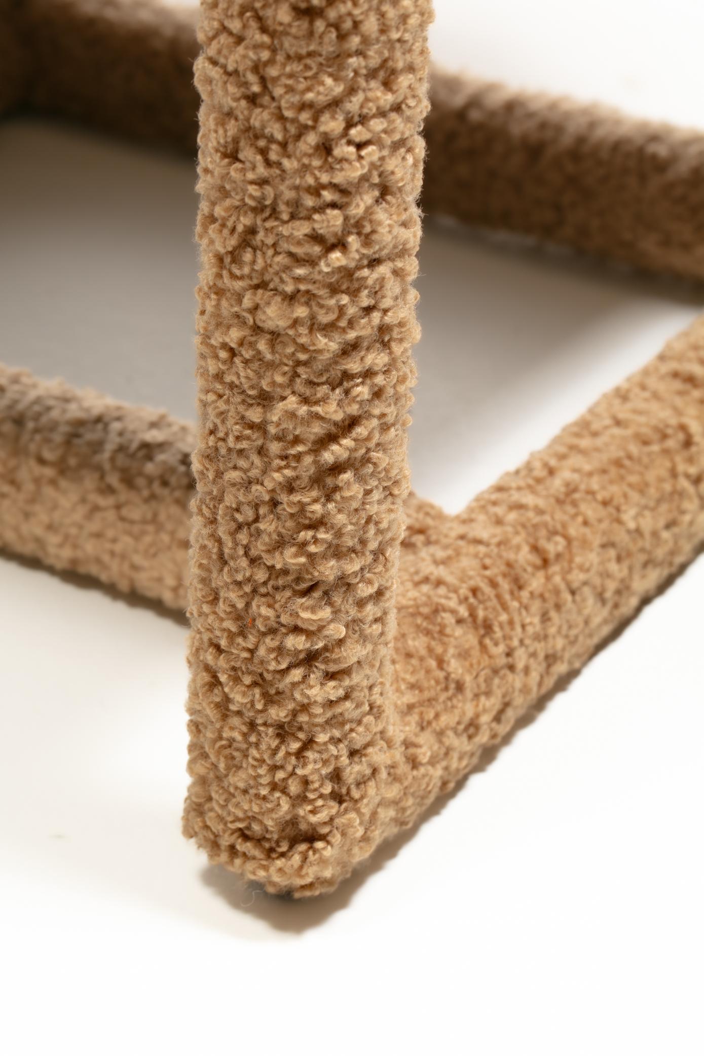 Milo Baughman Juego de 8 Sillas de Comedor Parsons en Bouclé Latte by Thayer Coggin en venta 9