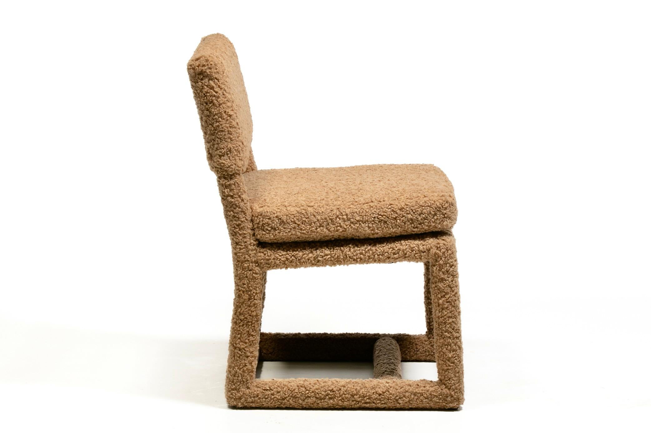 Milo Baughman Juego de 8 Sillas de Comedor Parsons en Bouclé Latte by Thayer Coggin Moderno de mediados de siglo en venta