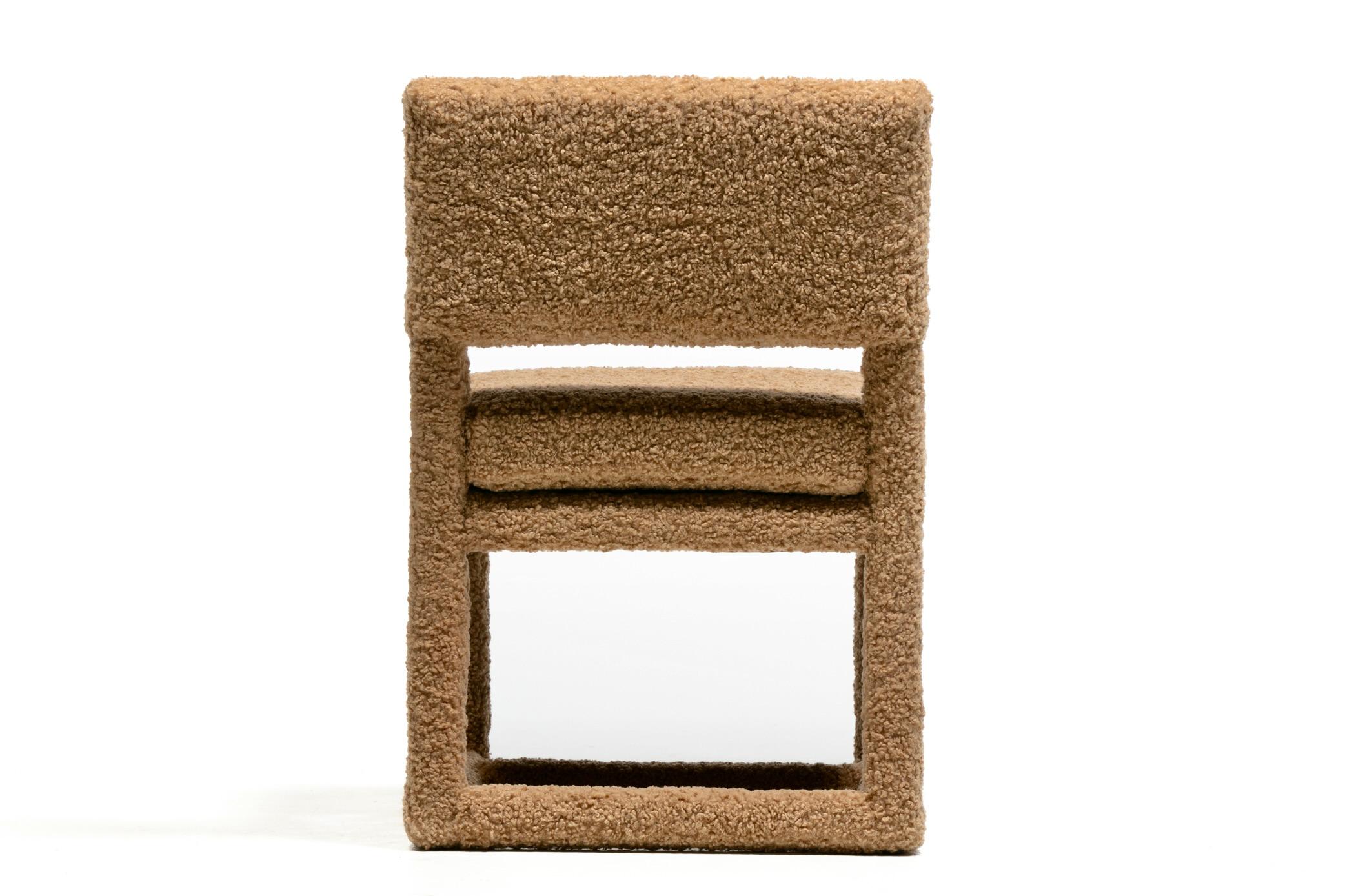 Milo Baughman Juego de 8 Sillas de Comedor Parsons en Bouclé Latte by Thayer Coggin en Bueno estado para la venta en Saint Louis, MO