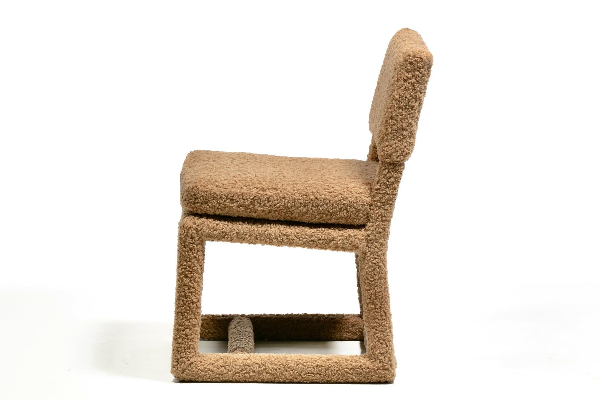 Milo Baughman Juego de 8 Sillas de Comedor Parsons en Bouclé Latte by Thayer Coggin en venta 1