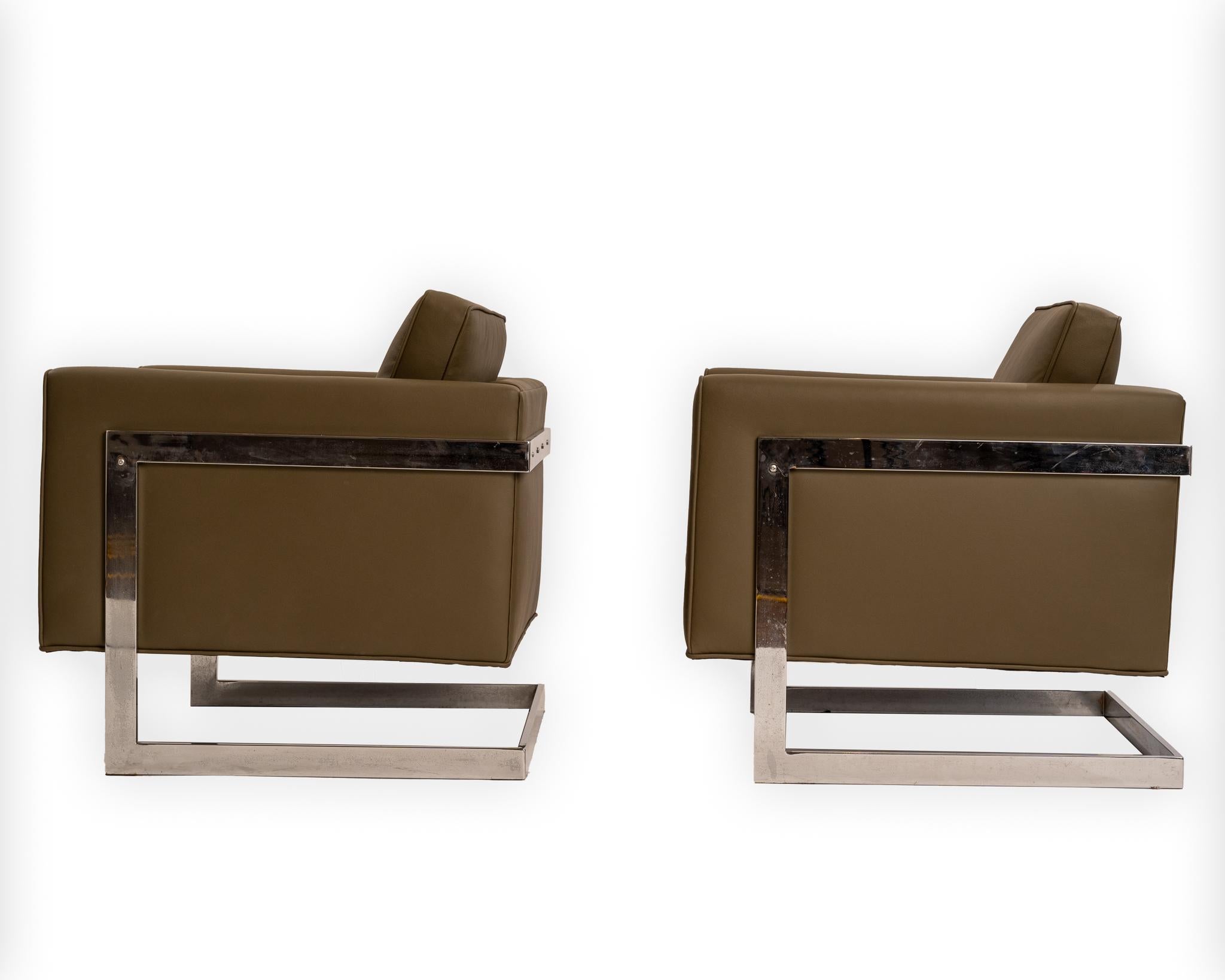 Américain Ensemble de chaises longues en cuir vert olive italien de Milo Baughman en vente