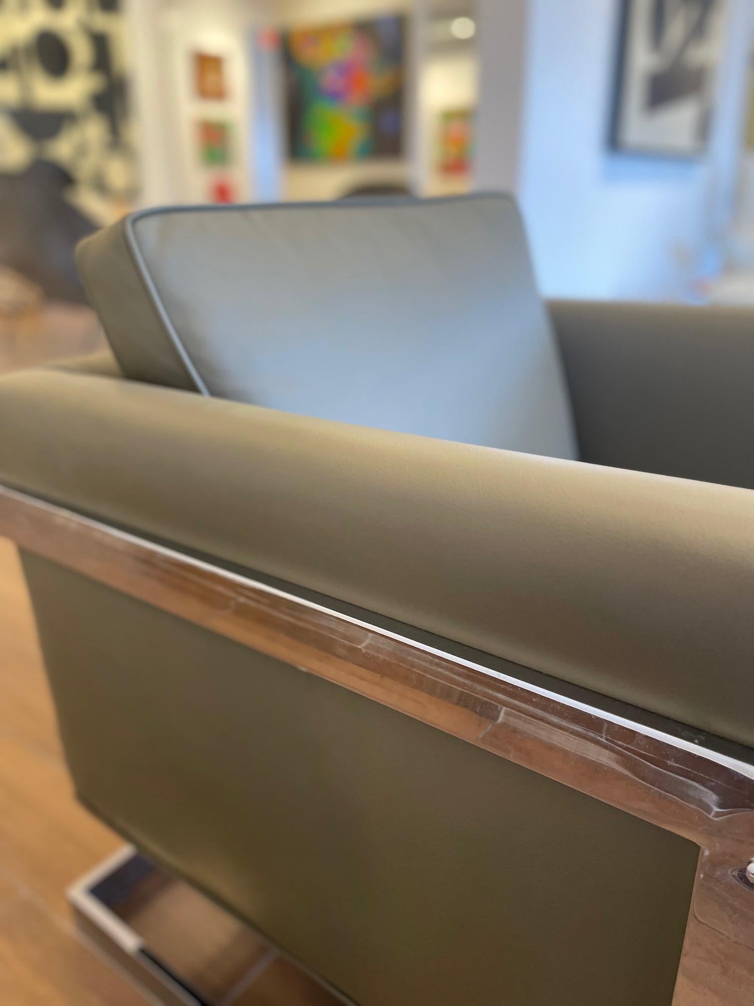 Ensemble de chaises longues en cuir vert olive italien de Milo Baughman Bon état - En vente à Saint Louis, US