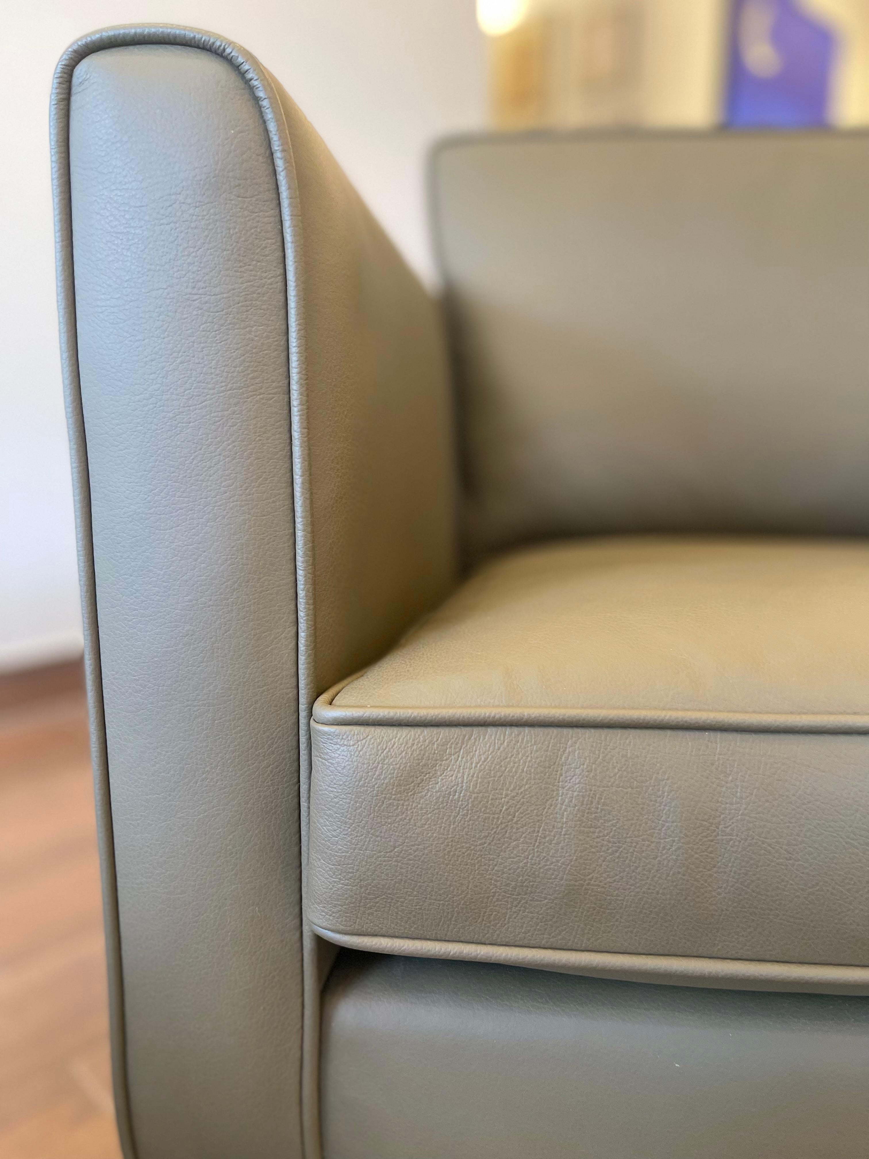 Milieu du XXe siècle Ensemble de chaises longues en cuir vert olive italien de Milo Baughman en vente