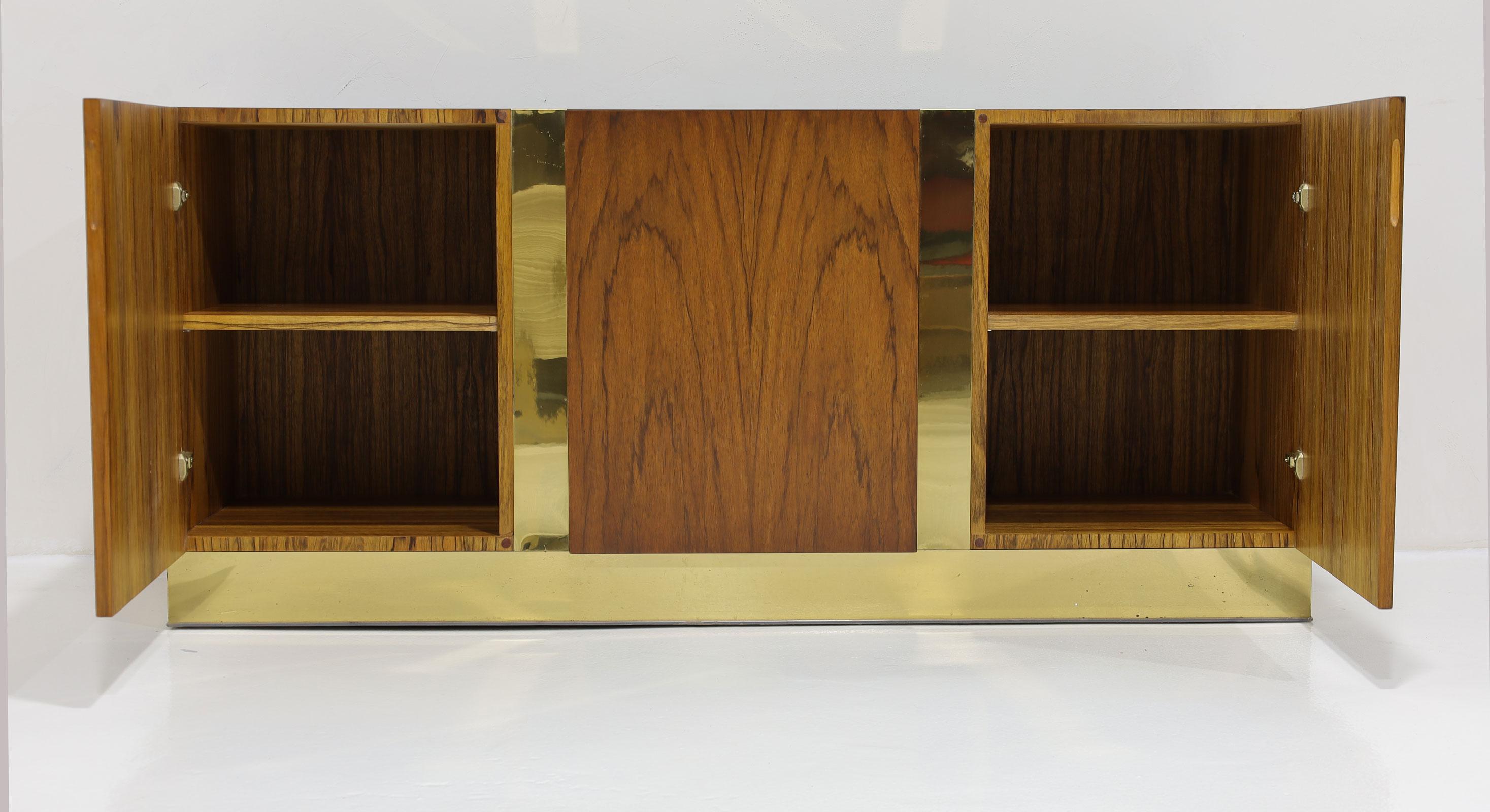 Milo Baughman Sideboard in Rosewood and Brass For Sale 1