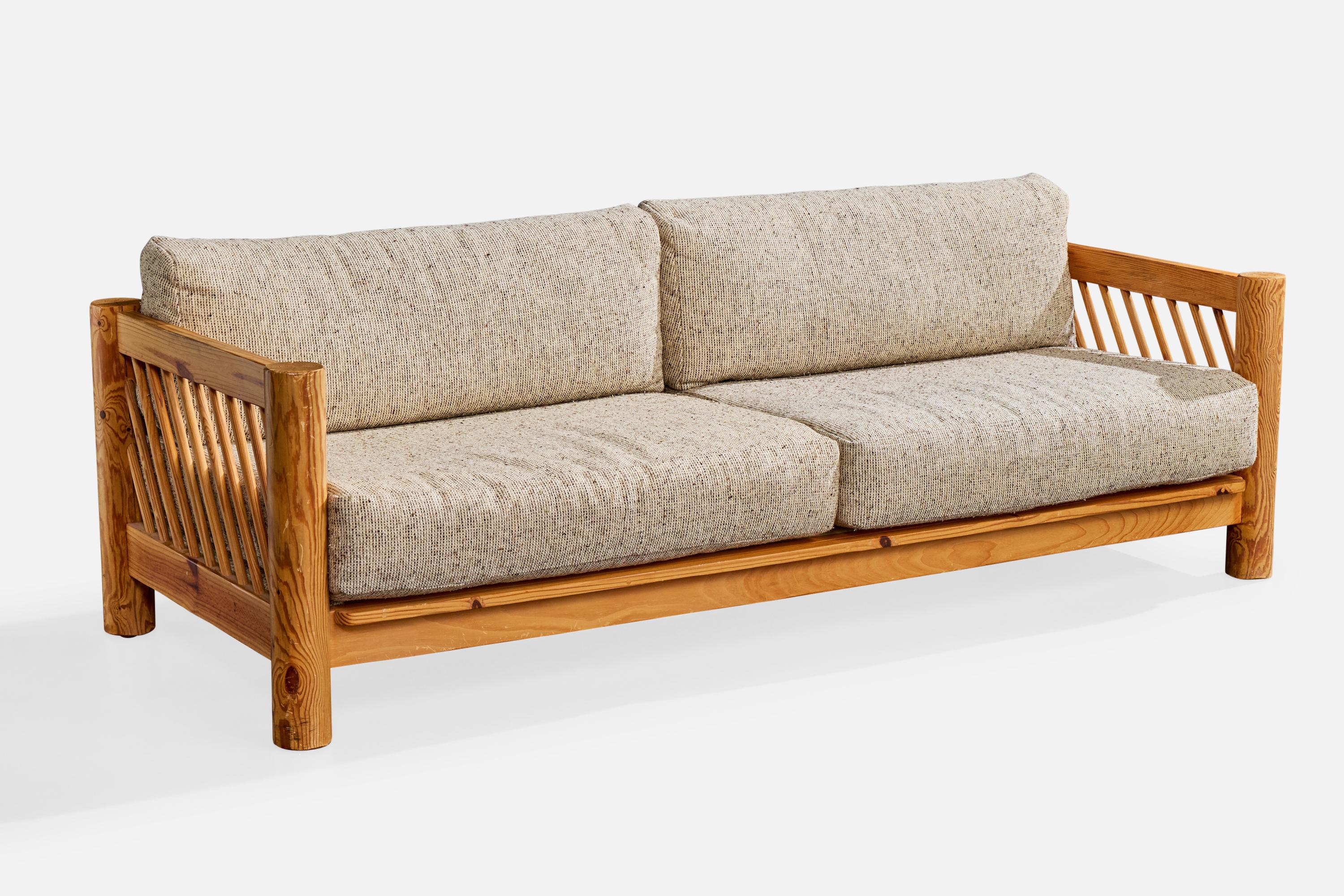 A pine and light grey fabric sofa designed by Milo Baughman and produced by Thayer Coggin Inc, High Point, North Carolina, USA, c. 1970s.

Vintage fabric in fair condition.

Overall Dimensions (inches): 30.0
