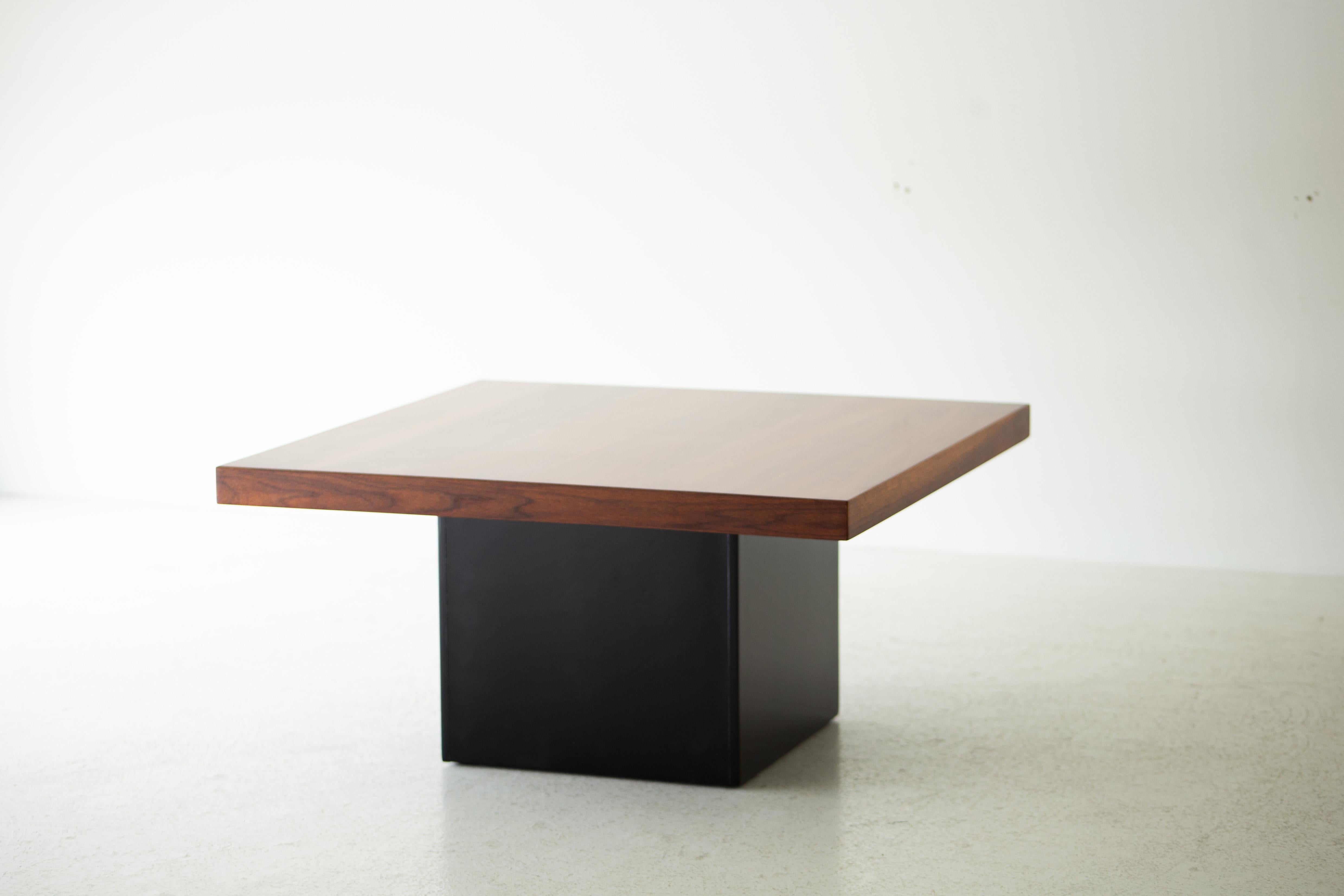 Noyer Table basse carrée de Milo Baughman pour Thayer Coggin