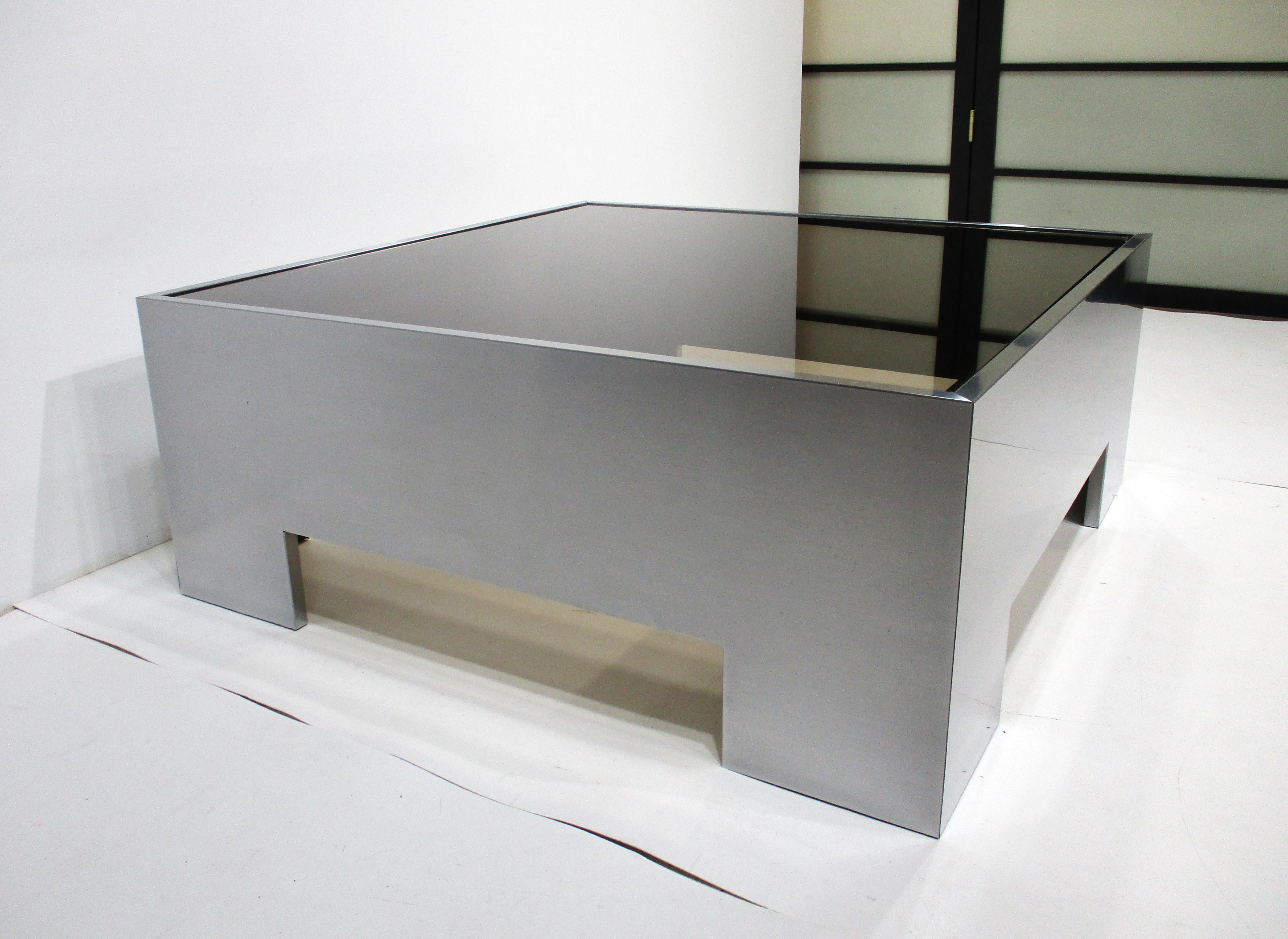 Américain Table basse en acier inoxydable et en verre Milo Baughman pour DIA en vente