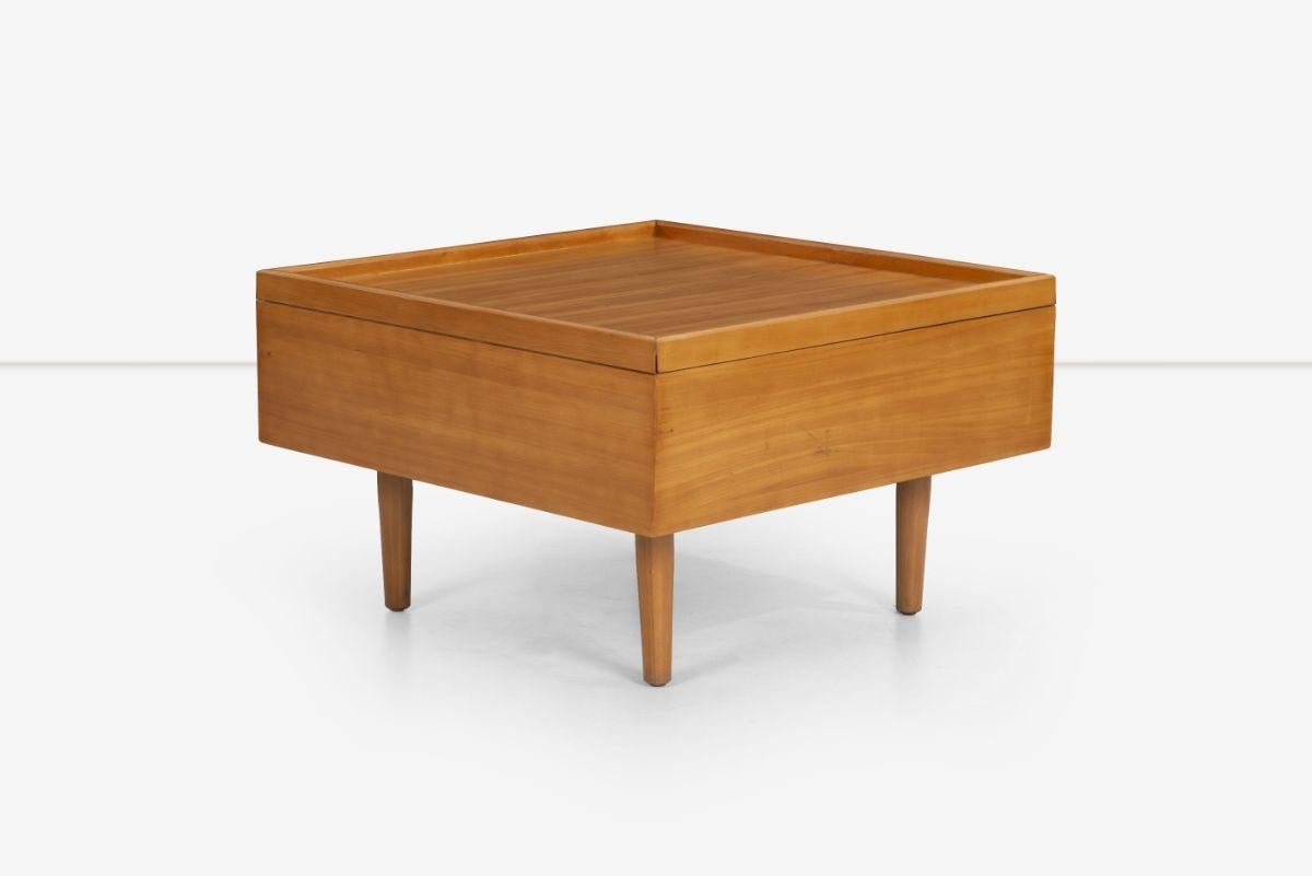 Milo Baughman Storage Coffee Table In Good Condition For Sale In Chicago, IL