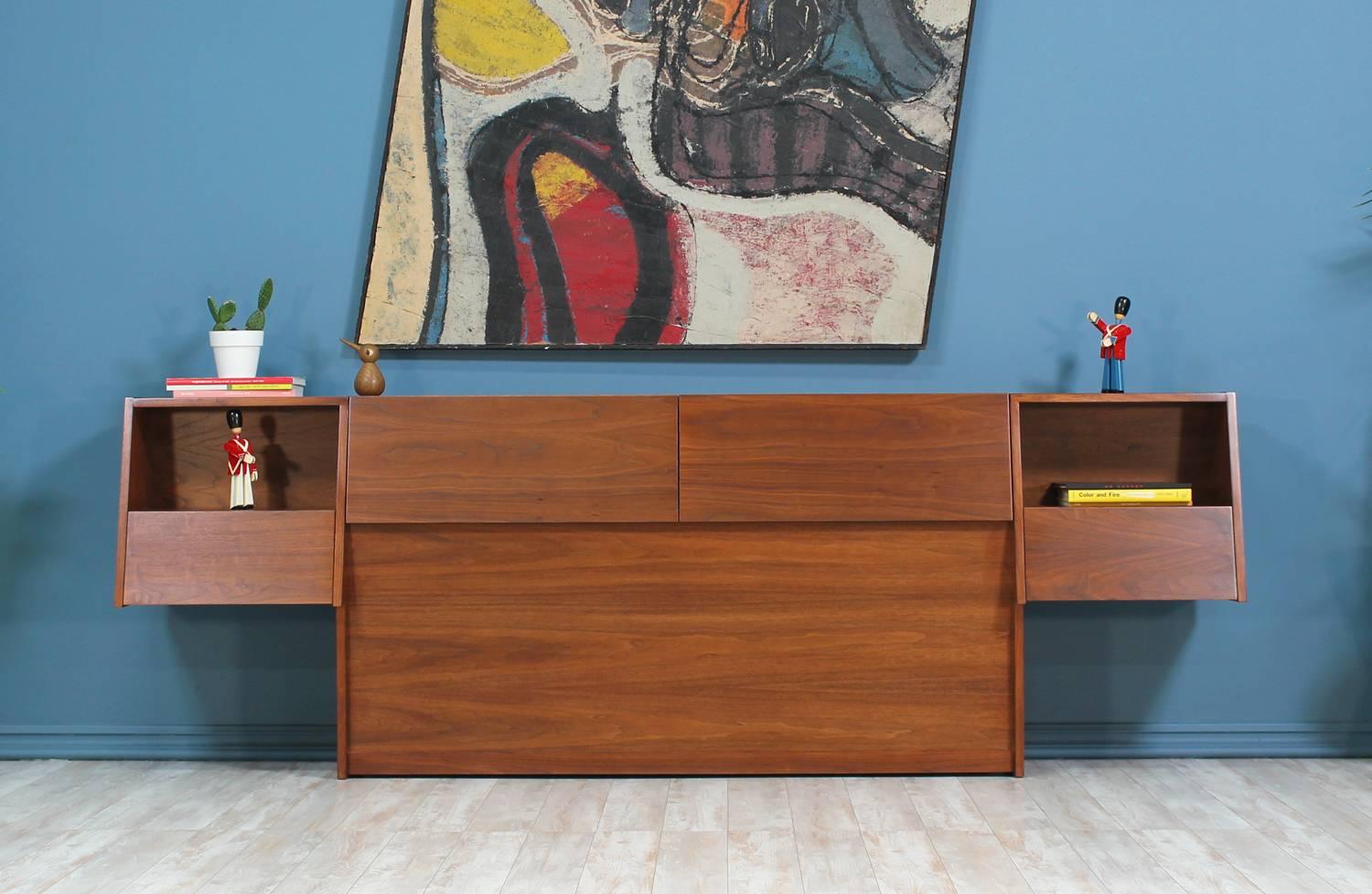 Spectacular Mid Century Modern Storage Headboard designed by Milo Baughman for Glenn of California in the United States circa 1950’s. This design features a walnut wood structure with two floating compartments coupled with a single drawer on each