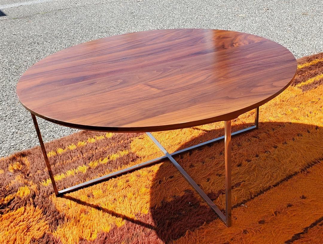 Milo Baughman Style 1970s Round Solid Walnut Cocktail Table With Chrome X Base For Sale 4
