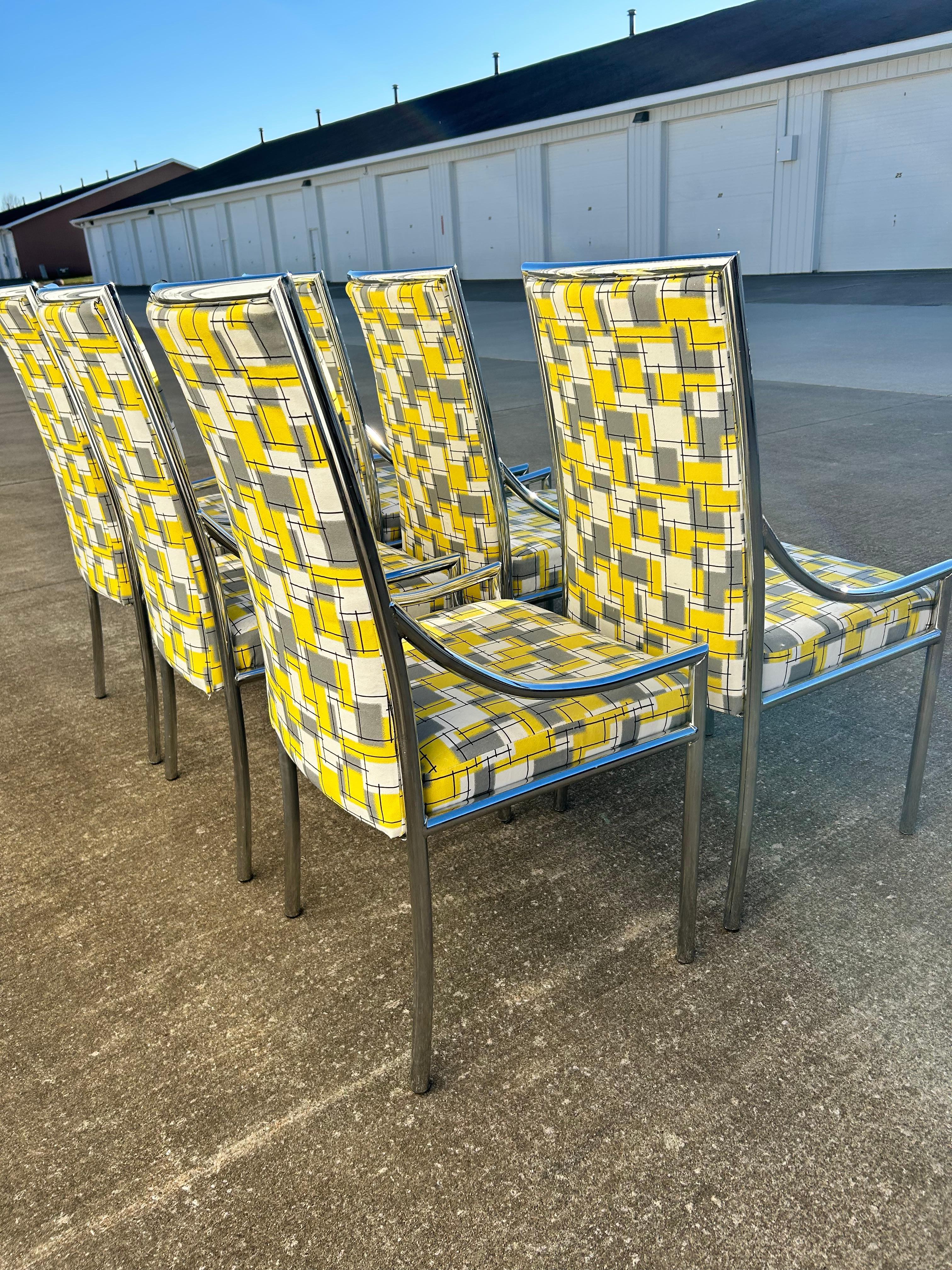 Besitzen Sie eine Reihe von (6) schönen Milo Baughman Stil Mitte des Jahrhunderts moderne Chrom Esszimmerstühle.

Bitte betrachten Sie alle Bilder zu beachten, dass diese schön sind, aber wir würden sehr empfehlen, dass diese neu gepolstert.  Wir