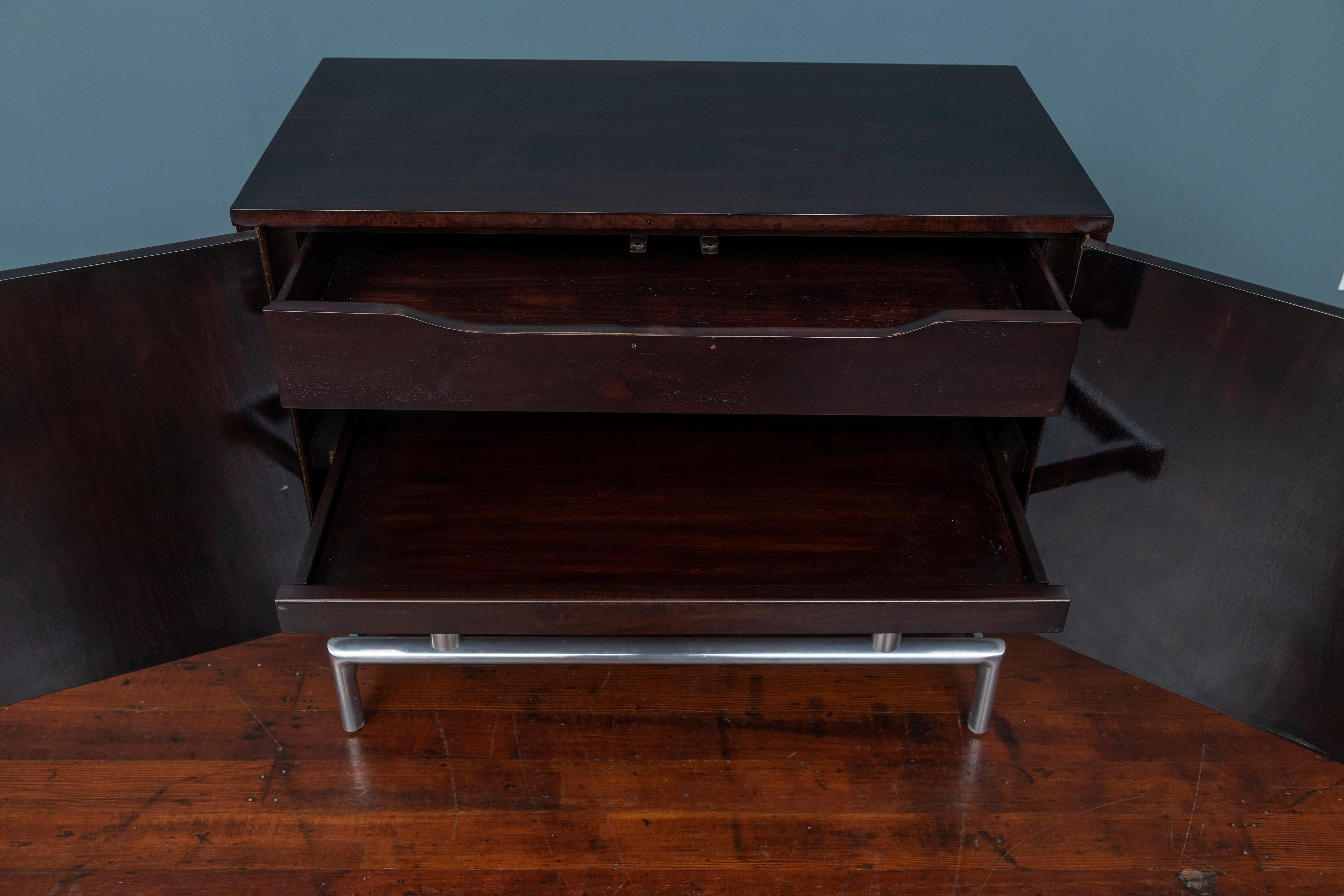 Americano Cabinet o Dry Bar in radica in stile Milo Baughman in vendita
