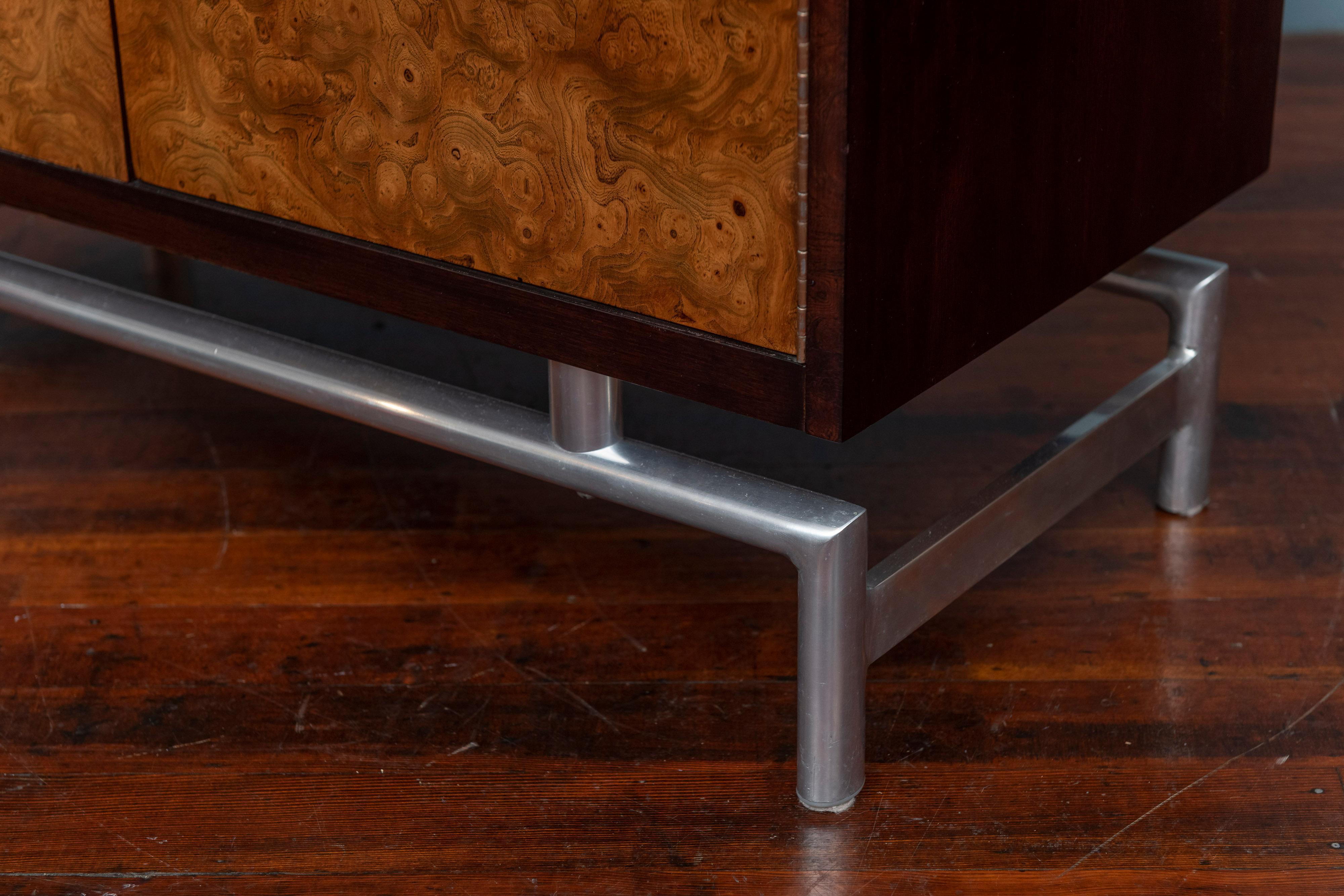 Cabinet o Dry Bar in radica in stile Milo Baughman in vendita 2