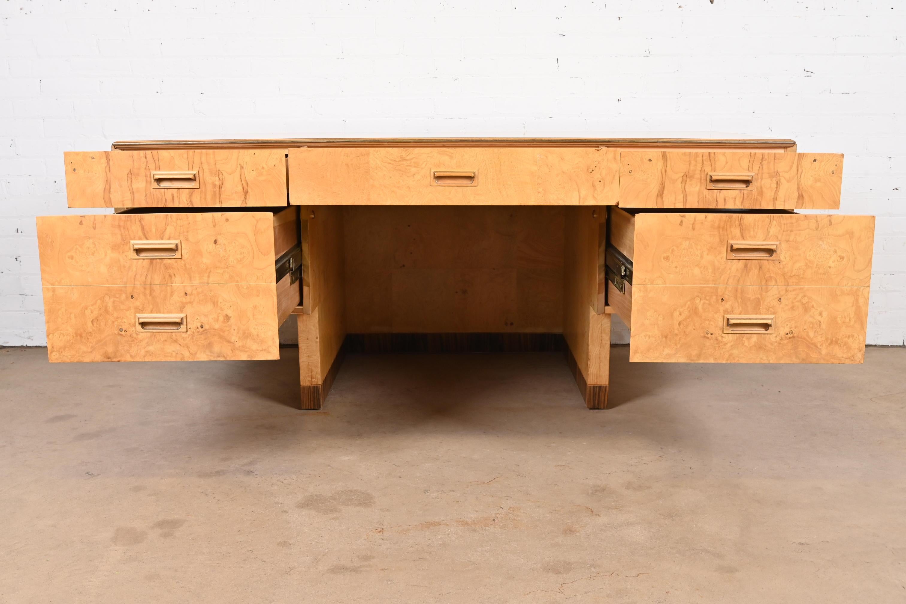 Bureau de style Milo Baughman en bois de ronce et ébène de Macassar par Henredon en vente 1