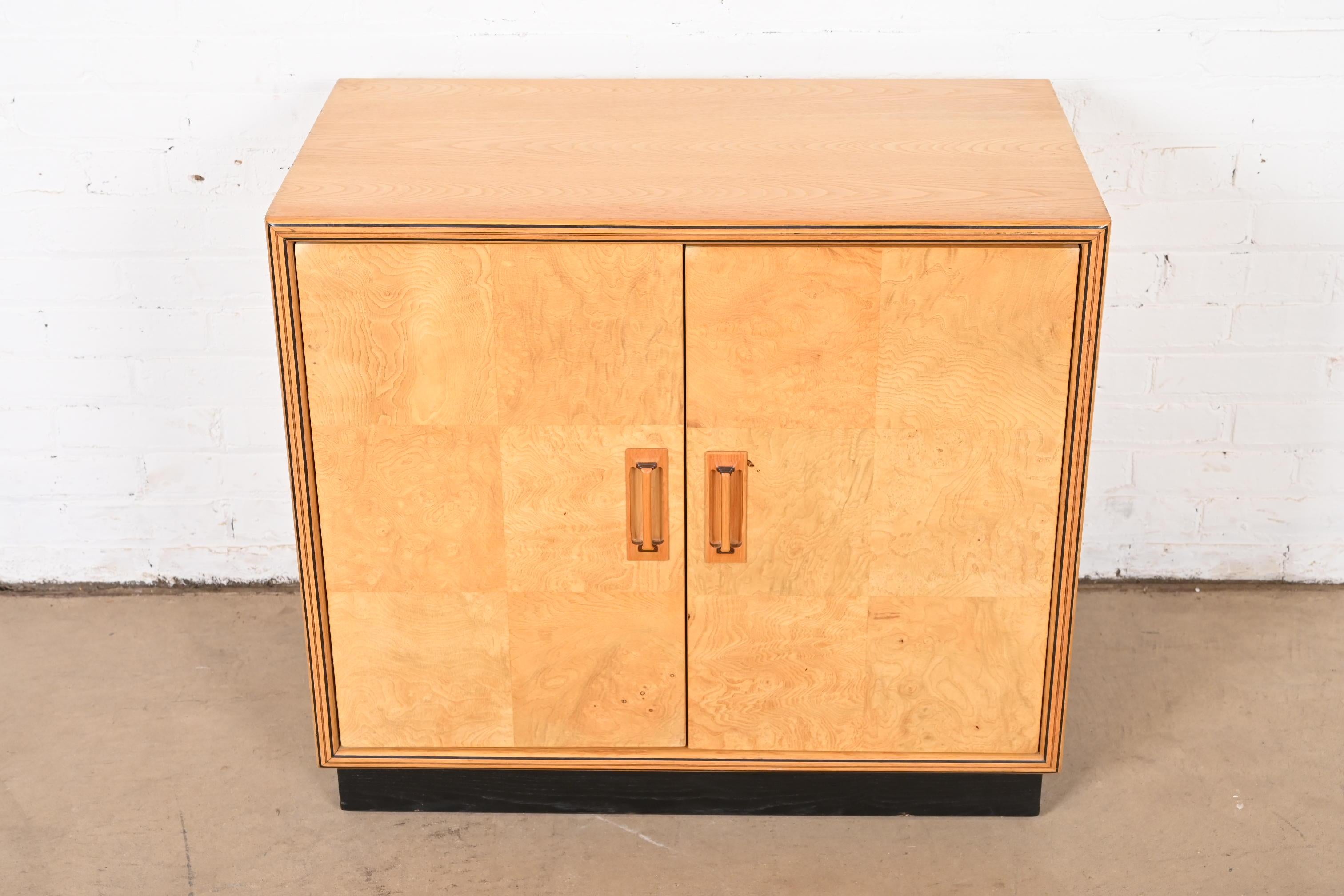 A stunning Milo Baughman style Mid-Century Modern bar cabinet or small credenza

By Henredon, 