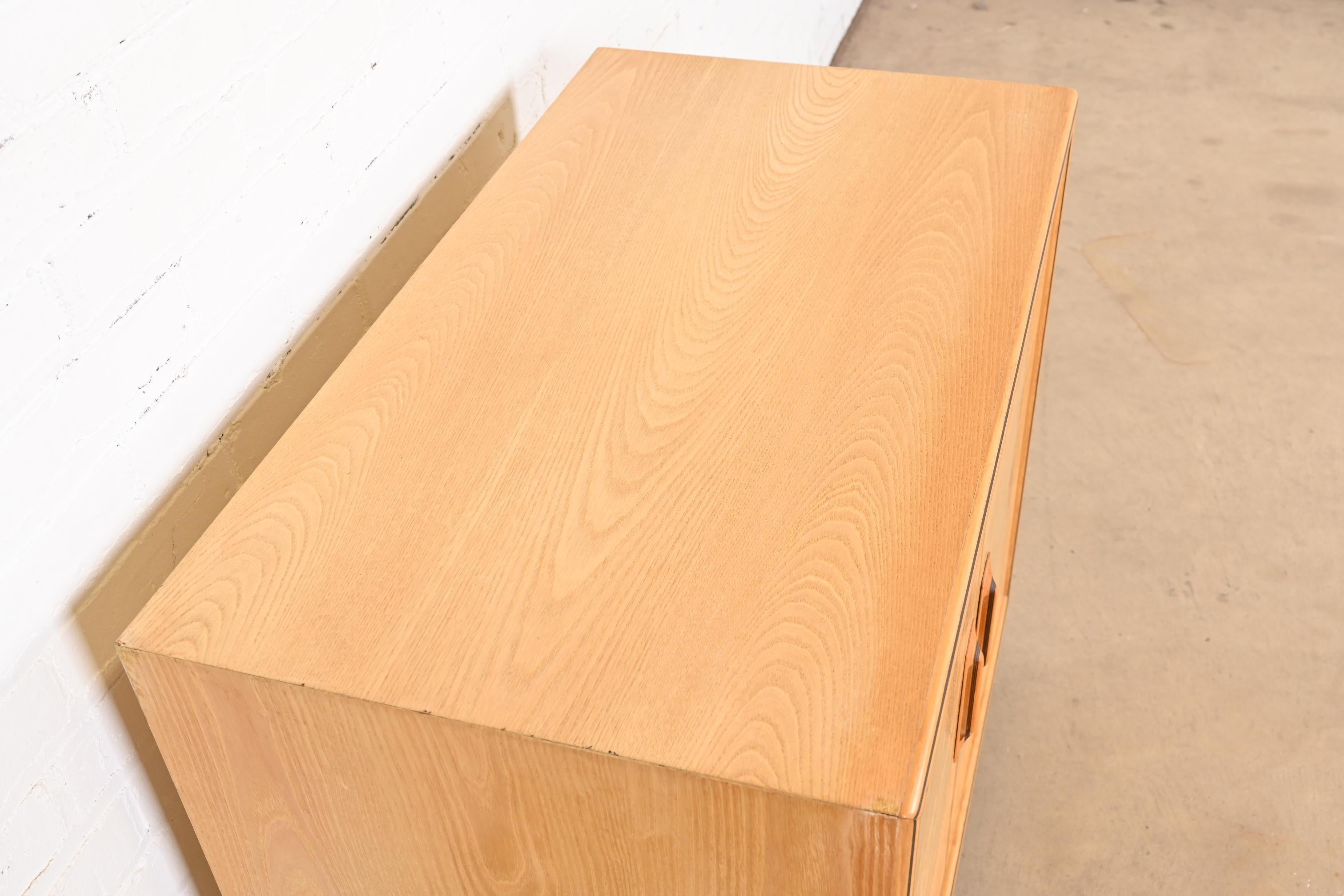Mueble bar de madera burl estilo Milo Baughman de Henredon en venta 1