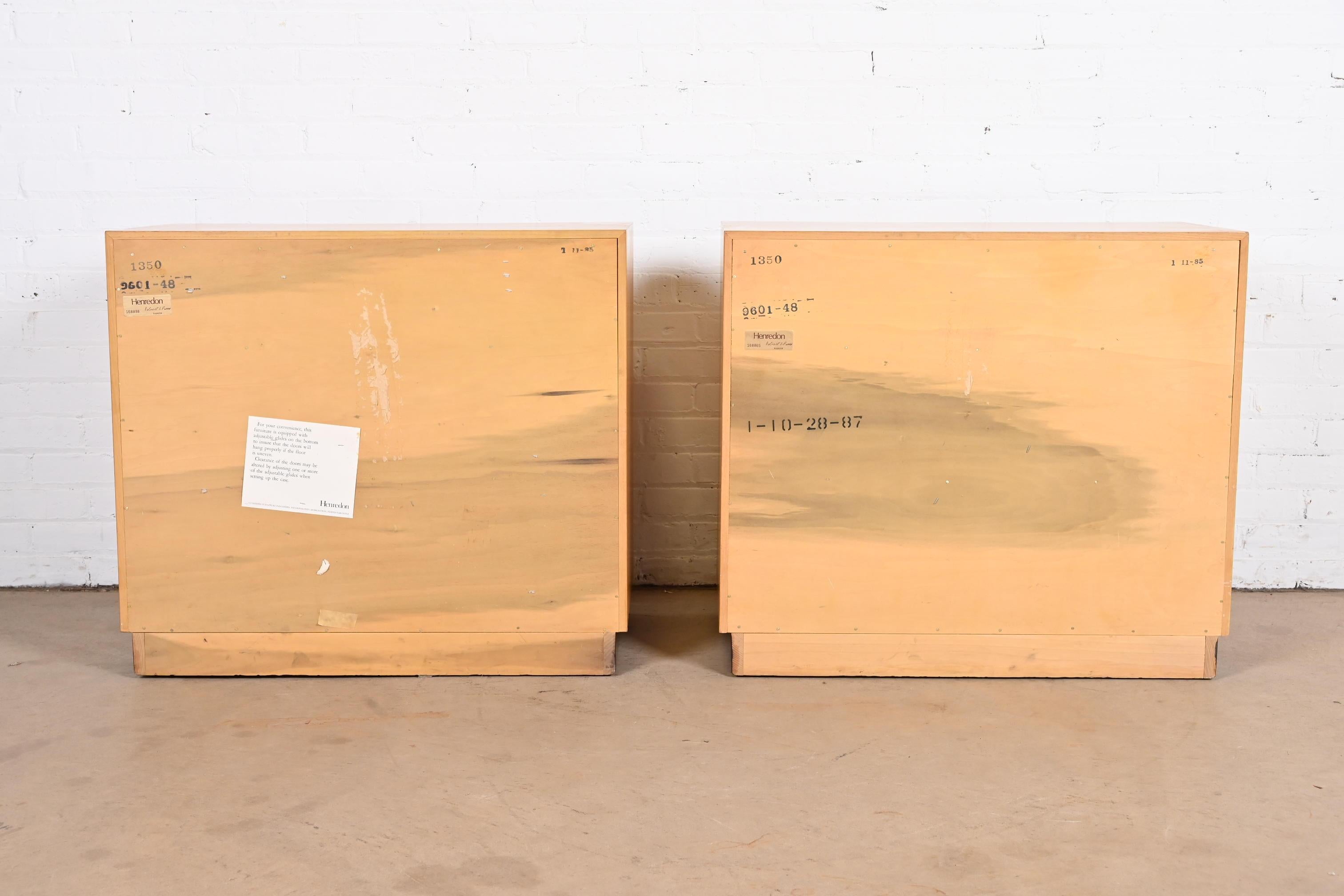 Paire de coffres de chevet en bois de broussin de style Milo Baughman par Henredon en vente 10