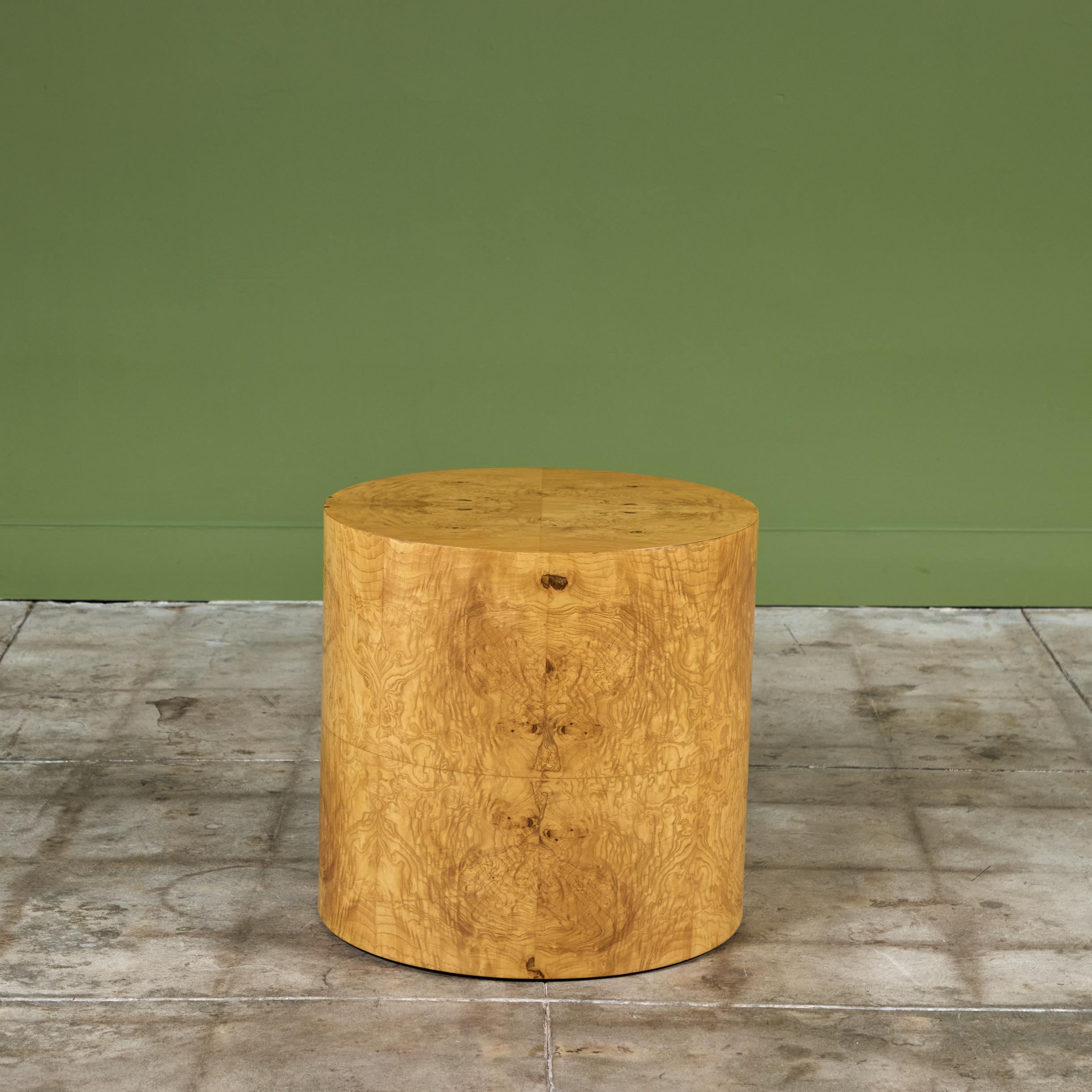 Américain Table d'appoint tambour en bois de ronce de style Milo Baughman en vente