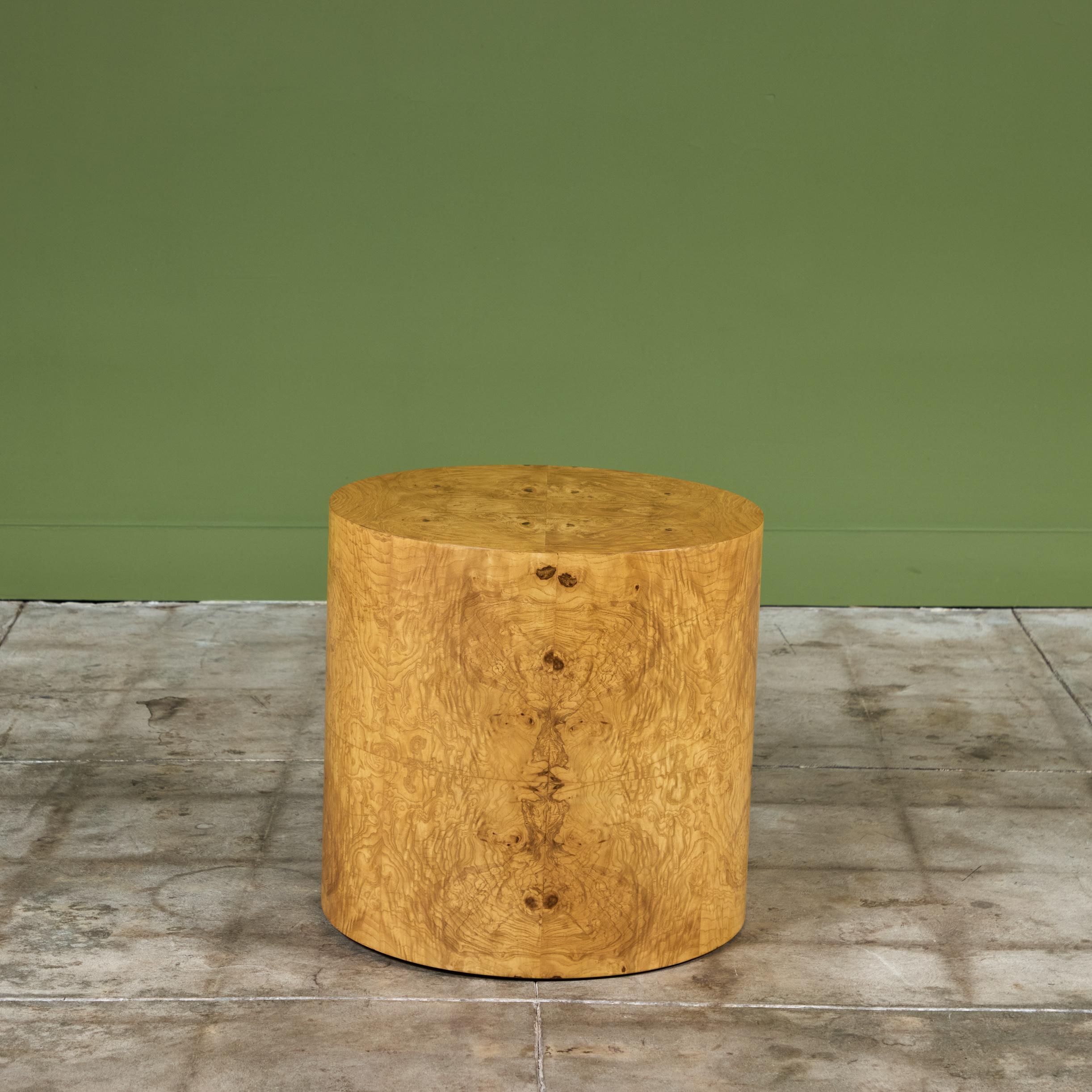 Placage Table d'appoint tambour en bois de ronce de style Milo Baughman en vente