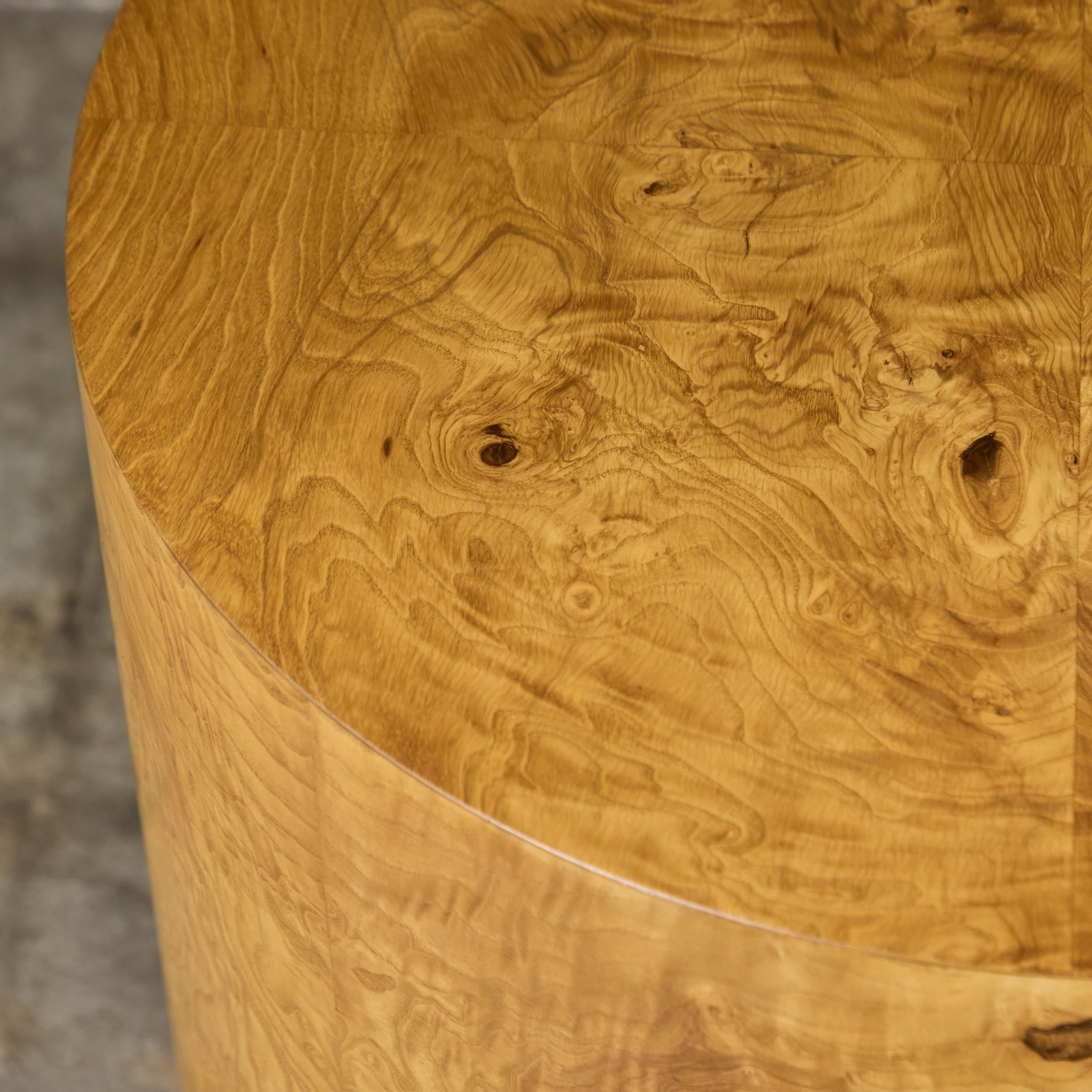 Table d'appoint tambour en bois de ronce de style Milo Baughman en vente 1