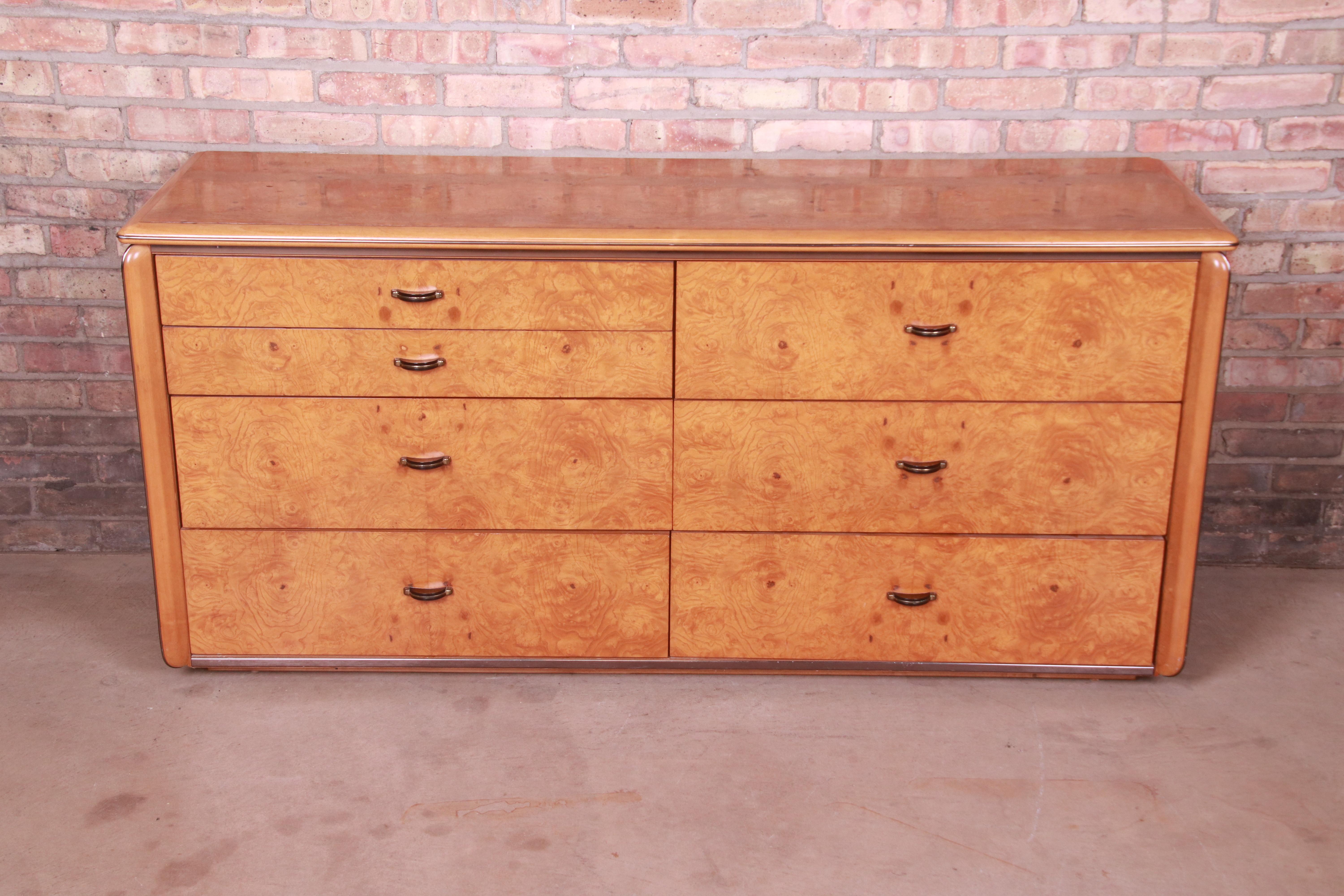 A gorgeous Milo Baughman style Mid-Century Modern burl wood long dresser or credenza

By Lane Furniture

USA, circa 1970s

Measures: 64.5