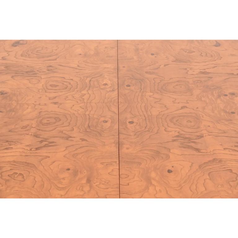 Table de salle à manger Parsons en bois de broussin de style Milo Baughman par Lane, nouvellement revernie en vente 4