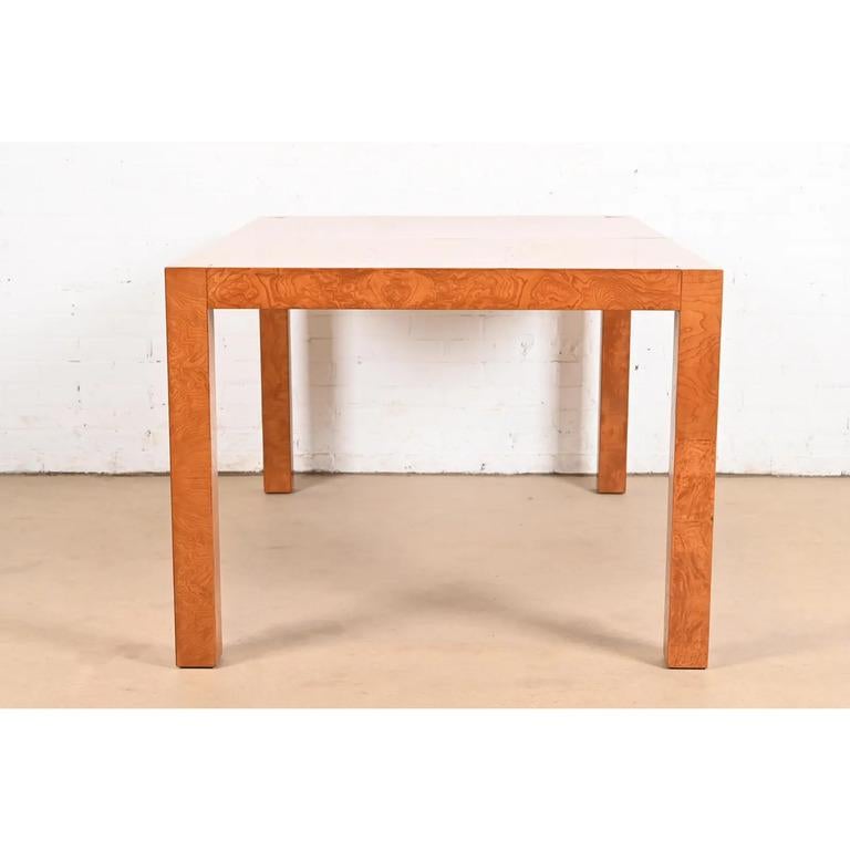 Table de salle à manger Parsons en bois de broussin de style Milo Baughman par Lane, nouvellement revernie en vente 5