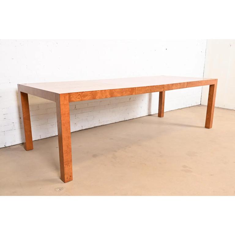 Table de salle à manger Parsons en bois de broussin de style Milo Baughman par Lane, nouvellement revernie Bon état - En vente à South Bend, IN