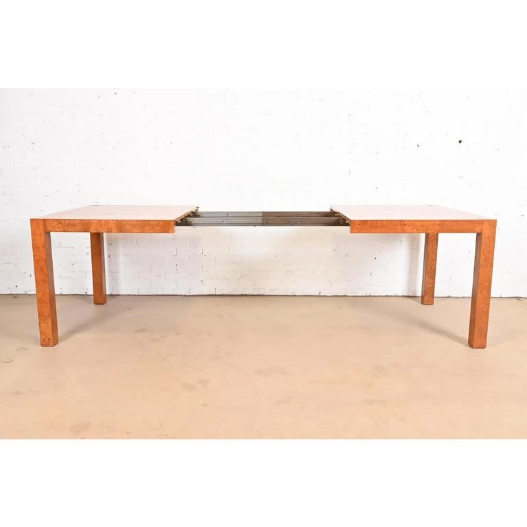 Broussin Table de salle à manger Parsons en bois de broussin de style Milo Baughman par Lane, nouvellement revernie en vente