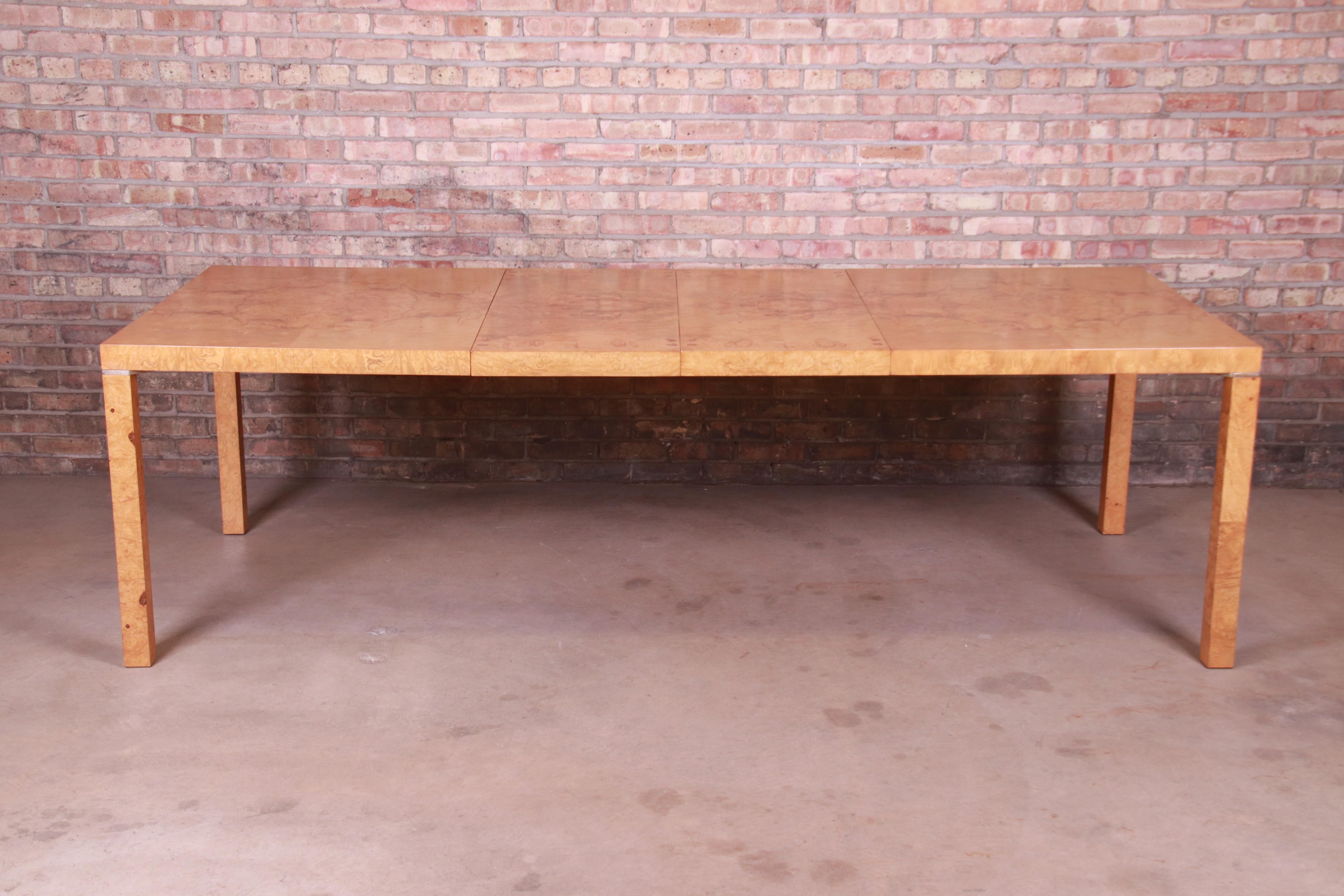 A gorgeous Mid-Century Modern Parsons style extension dining table in bookmatched olive ash burl wood

In the manner of Milo Baughman

By Lane Furniture

USA, circa 1970s

Measures: 62