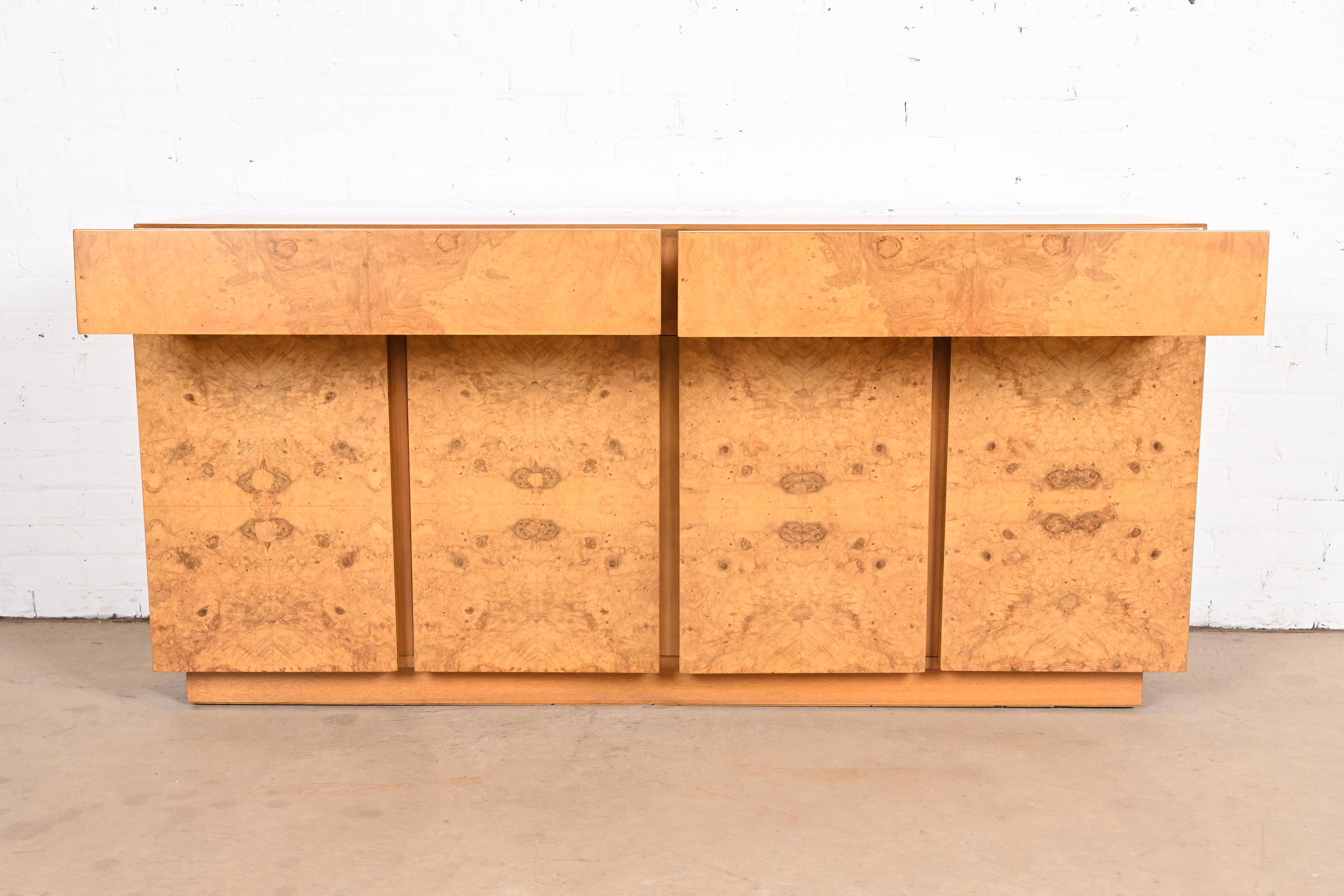 Sideboard, Anrichte oder Barschrank aus Wurzelholz im Stil von Milo Baughman, neu lackiert im Angebot 1