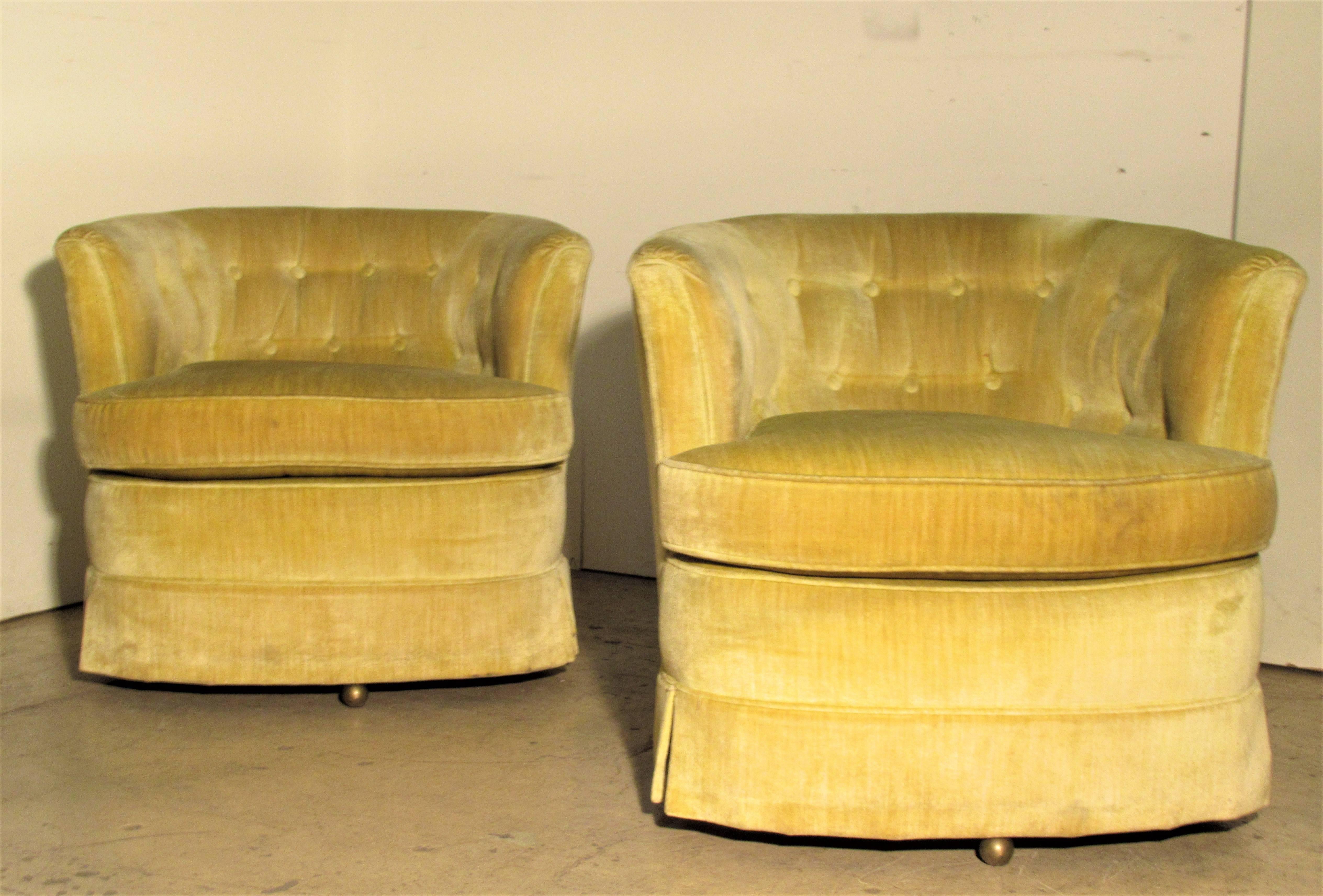 A very good looking pair of mid-20th century modern swivel barrel chairs by Drexel in the style of Milo Baughman with the original button tufted pale lemon chartreuse upholstery - circa 1960s. Look at all pictures and read condition report in
