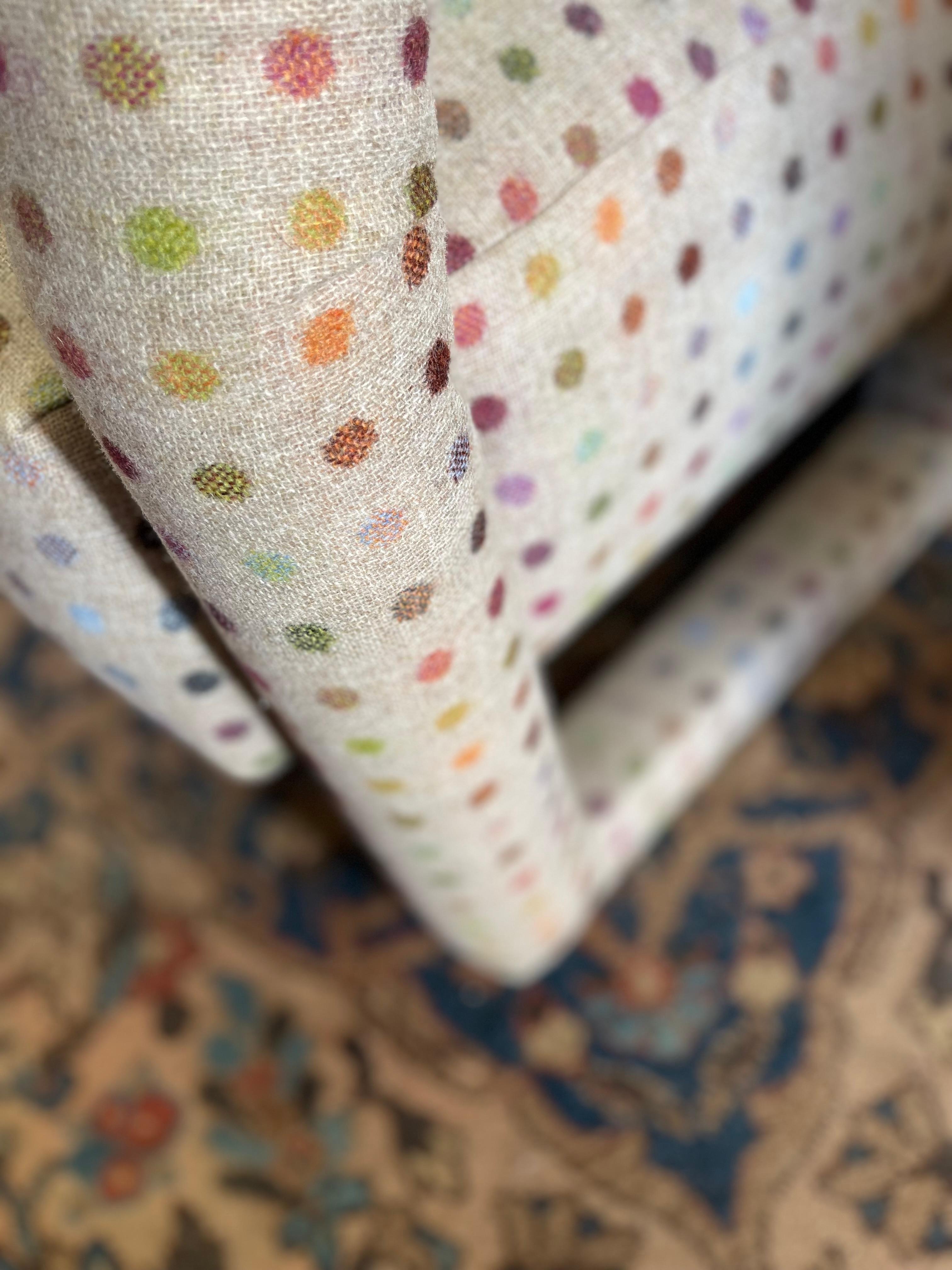 Chaise de style Milo Baughman en tissu de laine anglais, Parsons, British Polka Dot 3
